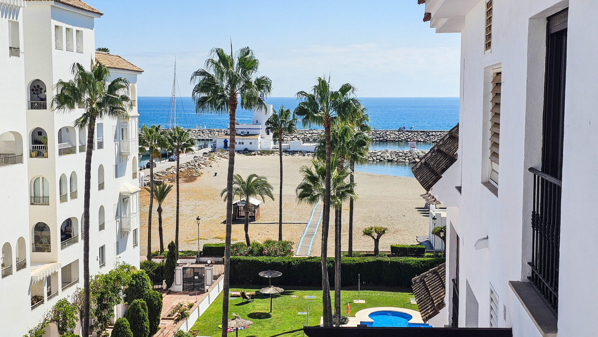 Apartment · Puerto La Duquesa — 1