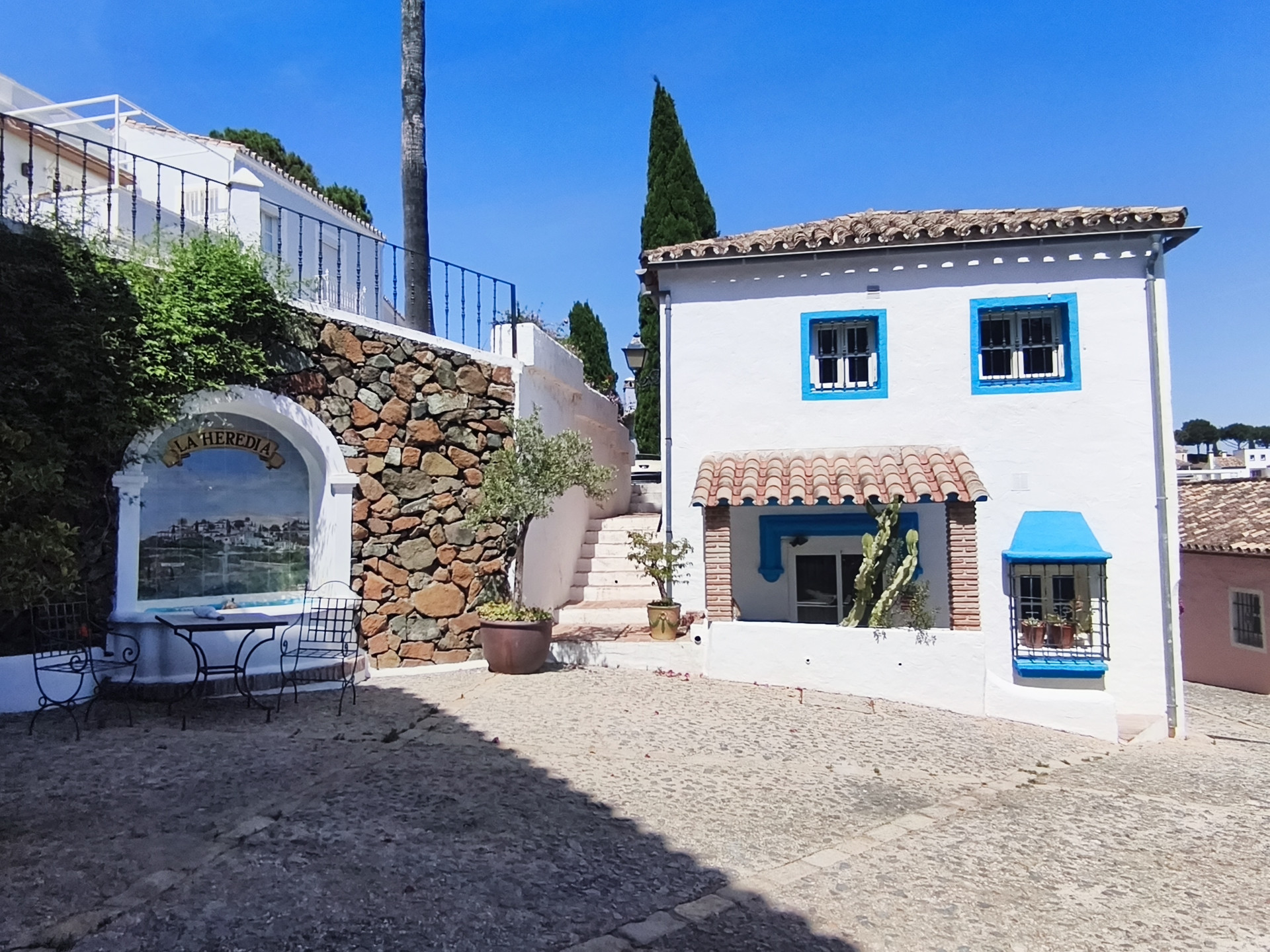 House · El Madroñal thumbnail 2