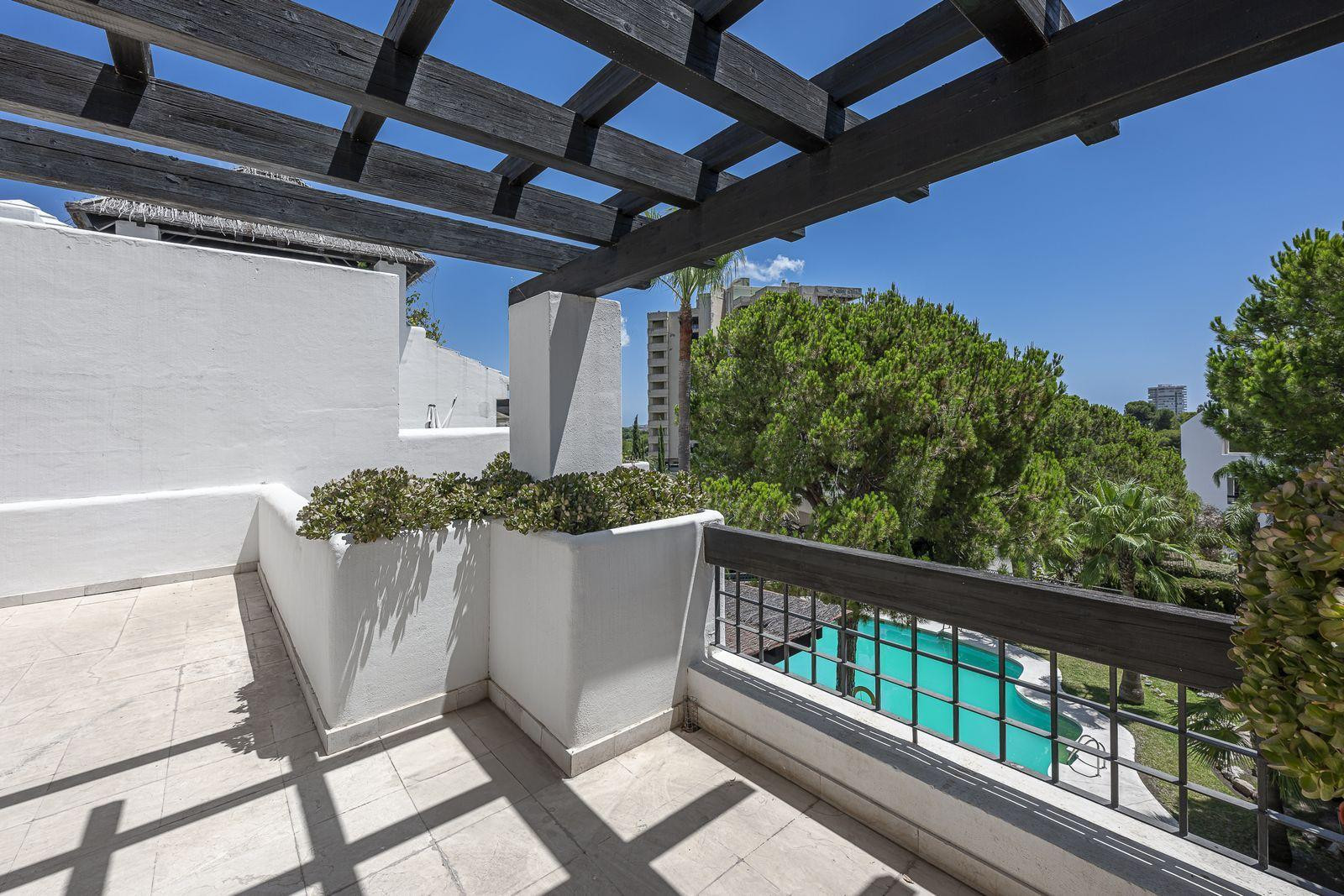 Apartment · Marbella Este — 1