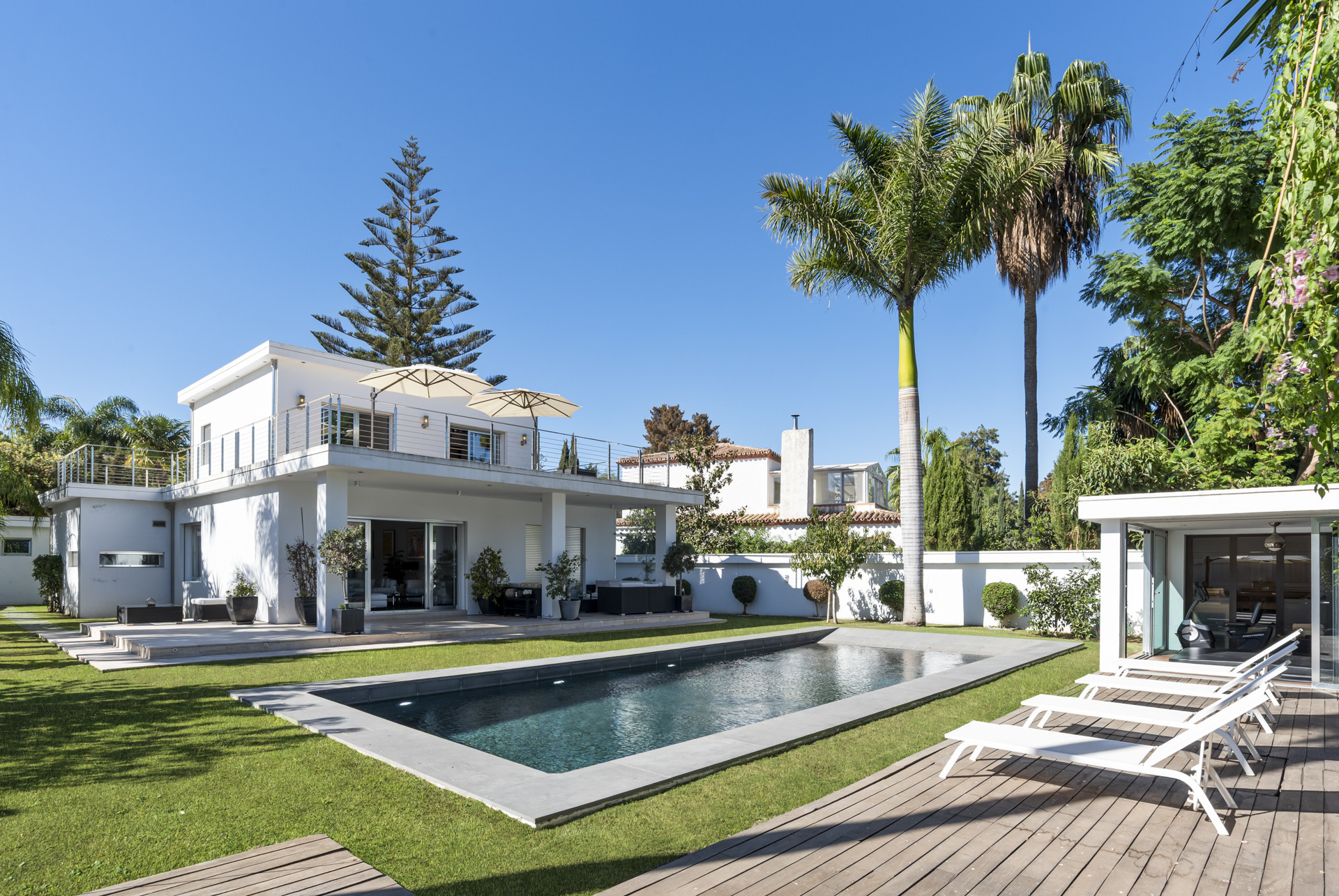 Villa · Nueva Andalucia thumbnail 2