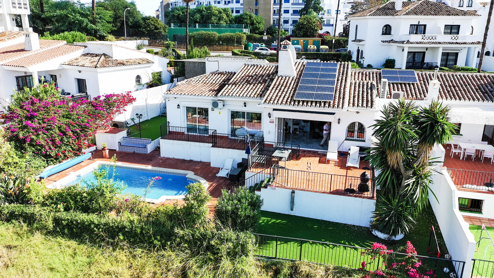 Semi Detached Villa · La Duquesa thumbnail 2
