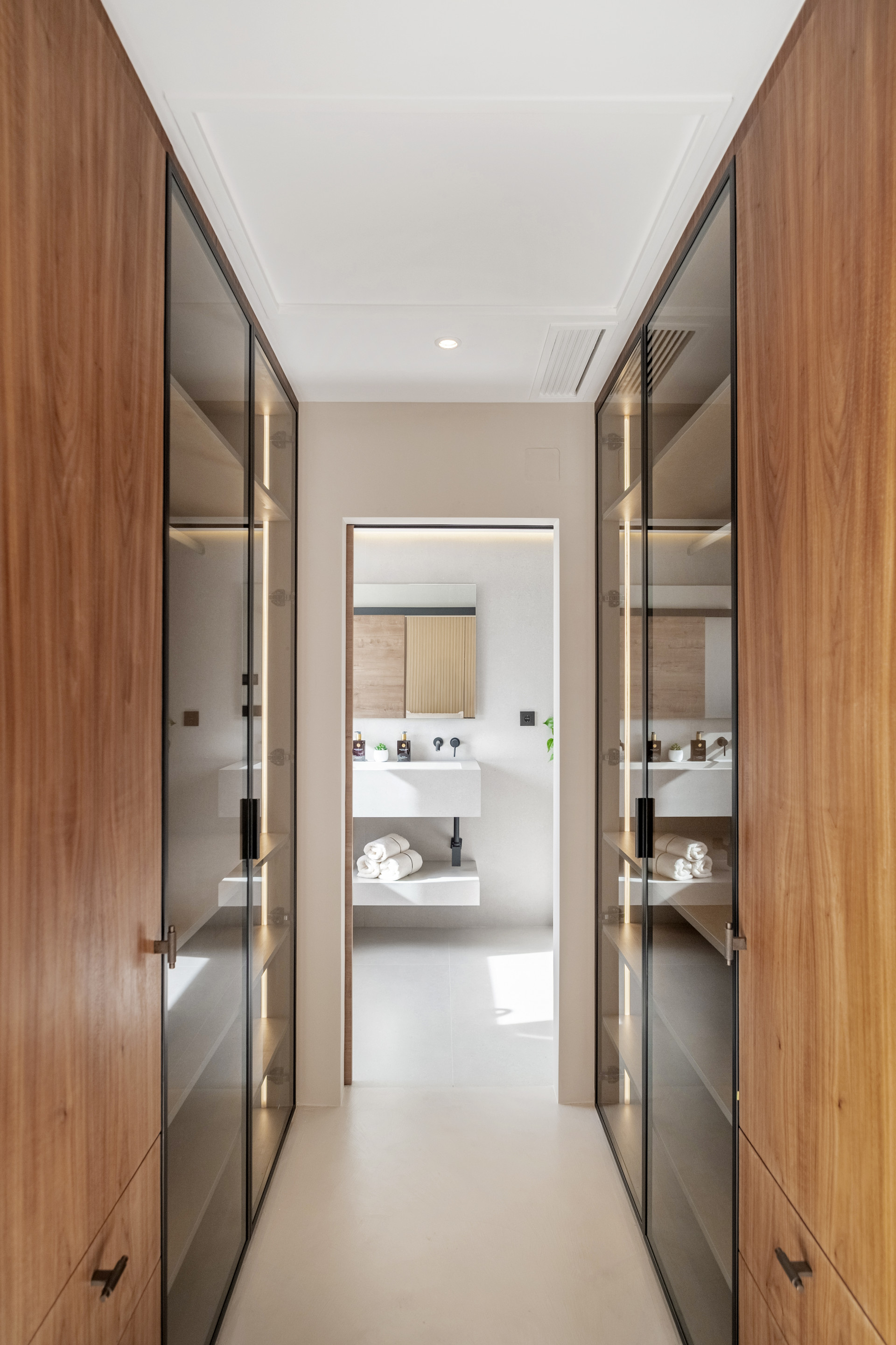 Newly renovated penthouse in La Quinta Village with panoramic sea views, spacious terraces and gated community living near Puerto Banús and top golf courses.