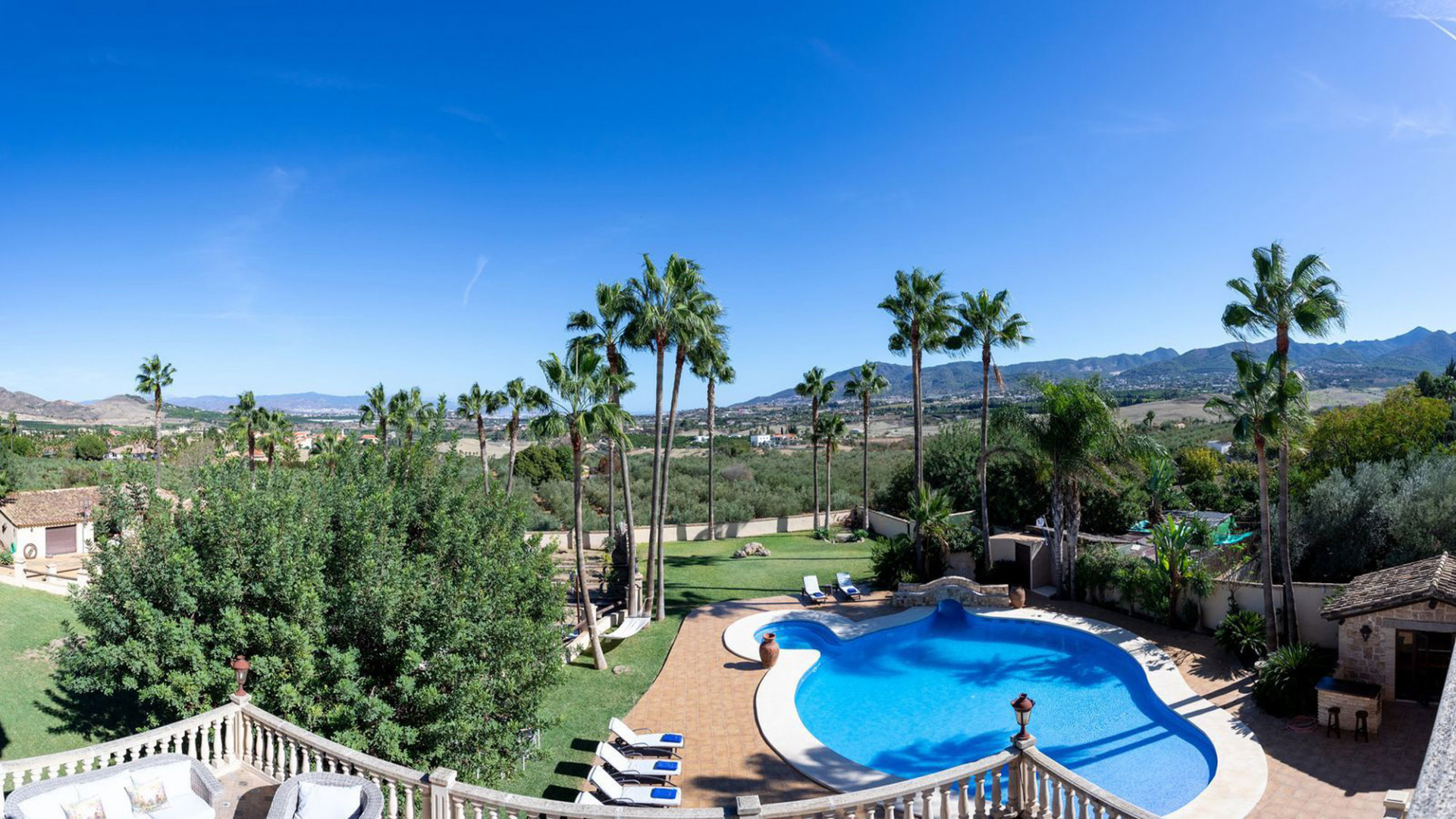 **Excepcional Finca Rústica Real con establo para caballos **