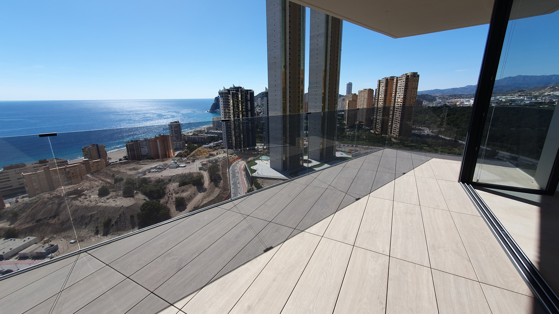 Stunning Corner Apartment with Panoramic Sea Views | Torre Sakura, Benidorm