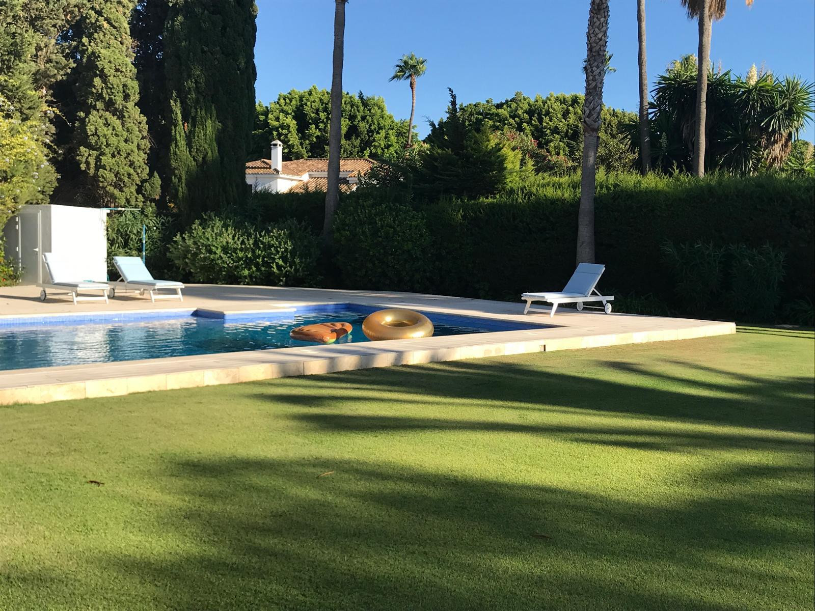 Luxury Modern Villa in Sotogrande Bajo with Heated Pool and Single-Level Living — photo 2