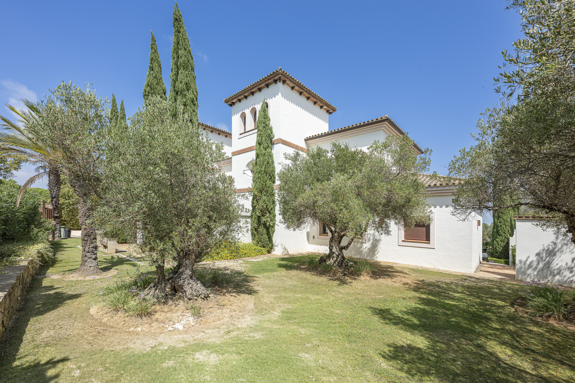 Courtyard Villa With Heated Pool And Cinema In Sotogrande Alto — Gallery Photo 21 — Ref RHS55 Courtyard Villa With Heated Pool And Cinema In Sotogrande Alto — Gallery Photo 21 — Ref RHS55