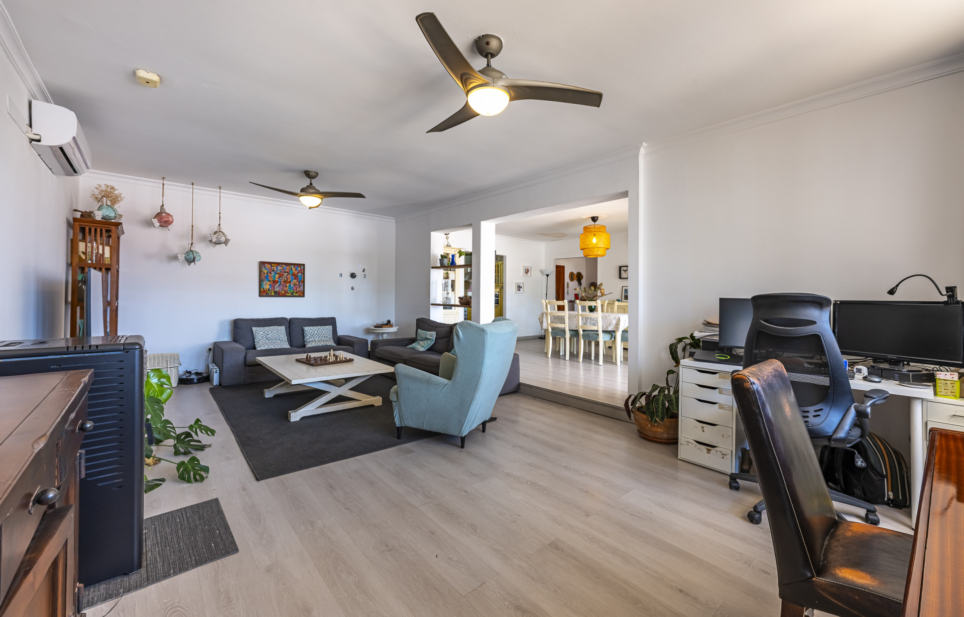 Impresionante Villa de 7 Dormitorios con Piscina, Terraza y Comodidades para Toda la Familia