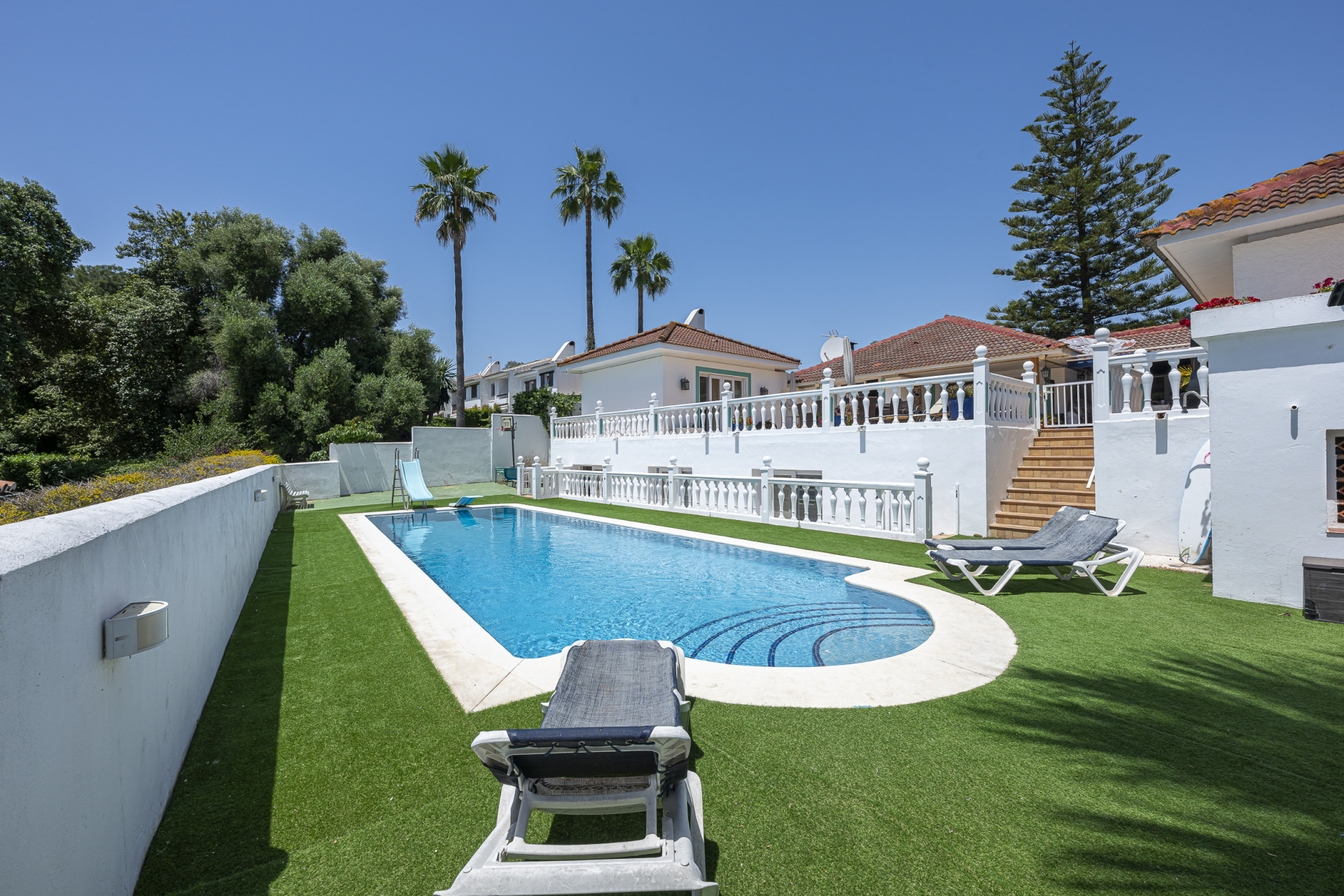 Impresionante Villa de 7 Dormitorios con Piscina, Terraza y Comodidades para Toda la Familia