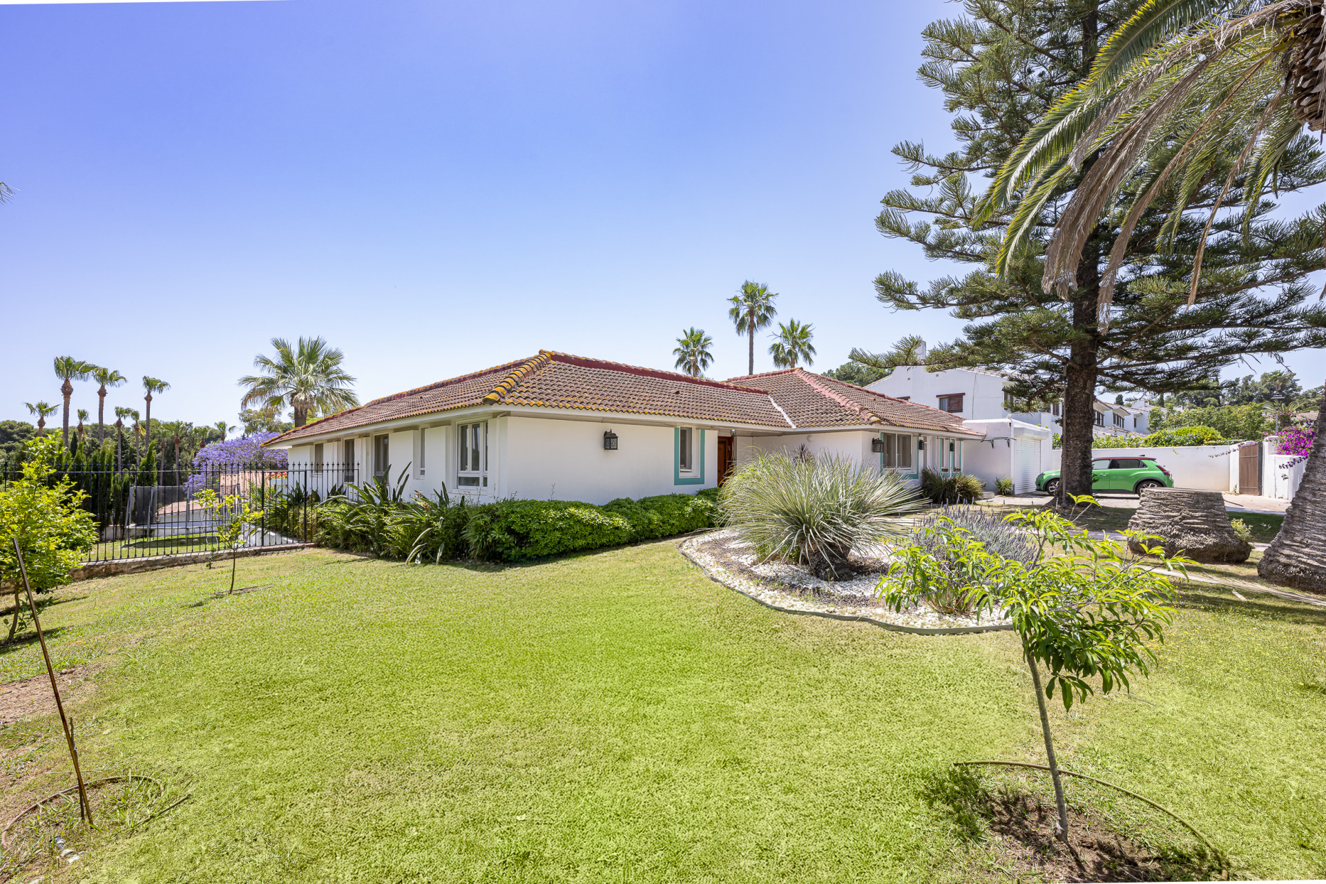 Impresionante Villa de 7 Dormitorios con Piscina, Terraza y Comodidades para Toda la Familia