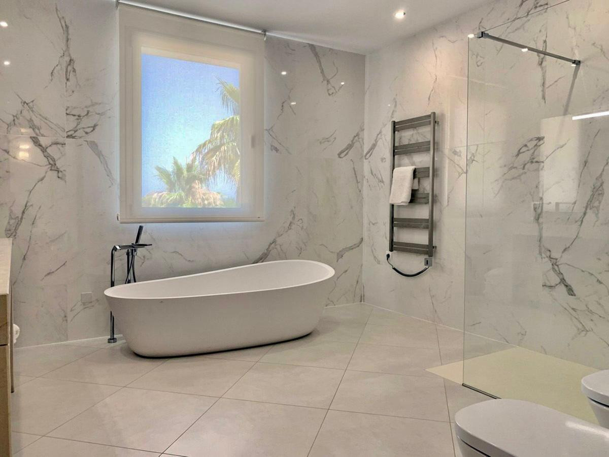 Impresionante Villa de 5 Dormitorios en el Campo de Golf de Valderrama – Sotogrande