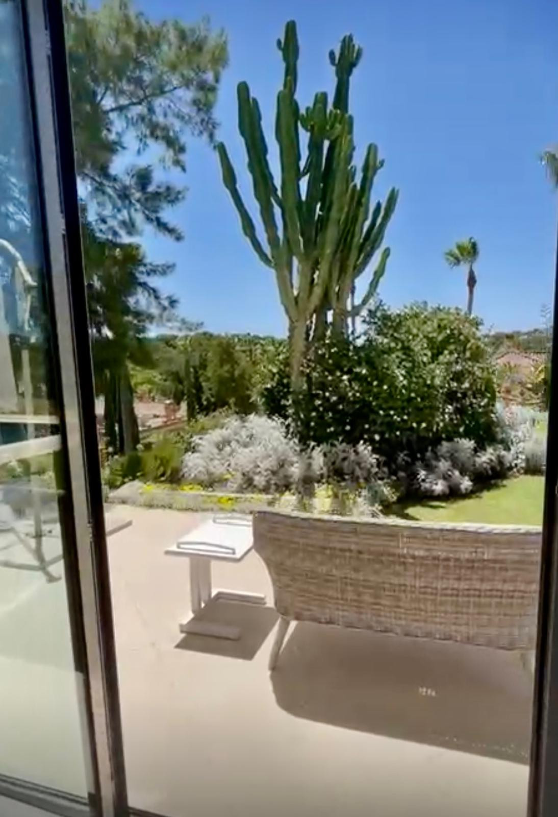 Impresionante Villa de 5 Dormitorios en el Campo de Golf de Valderrama – Sotogrande