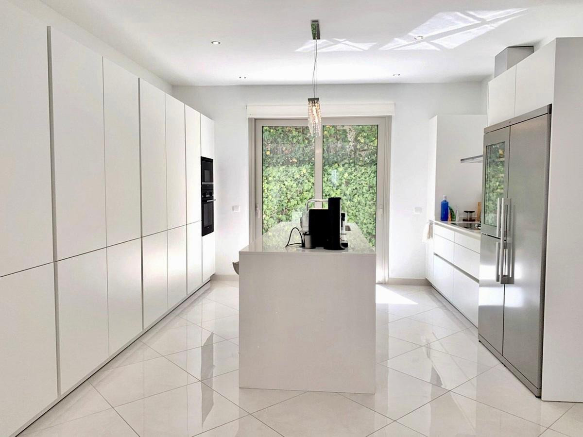 Impresionante Villa de 5 Dormitorios en el Campo de Golf de Valderrama – Sotogrande