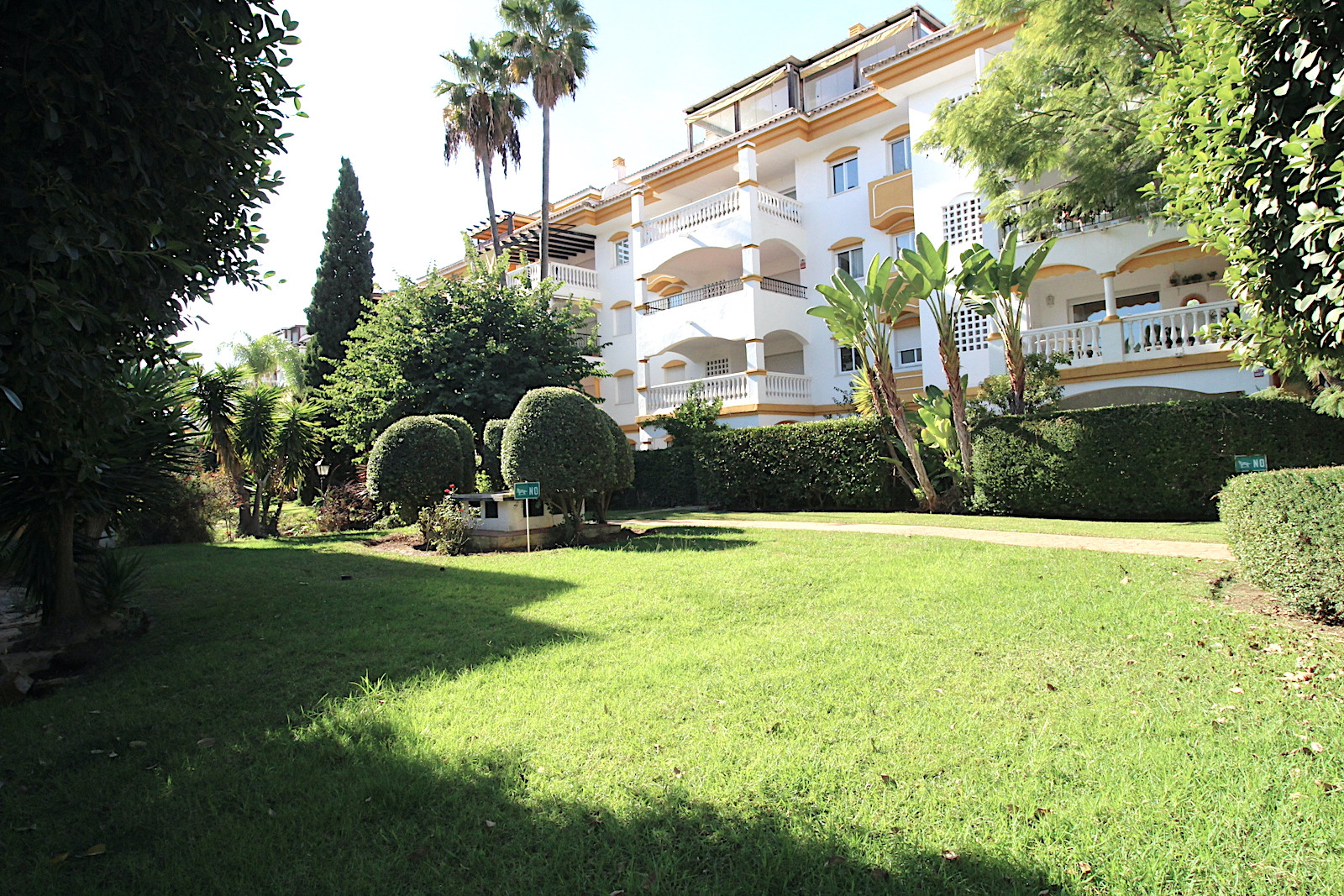 Fabulous Ground Floor Apartment in Dama De Noche