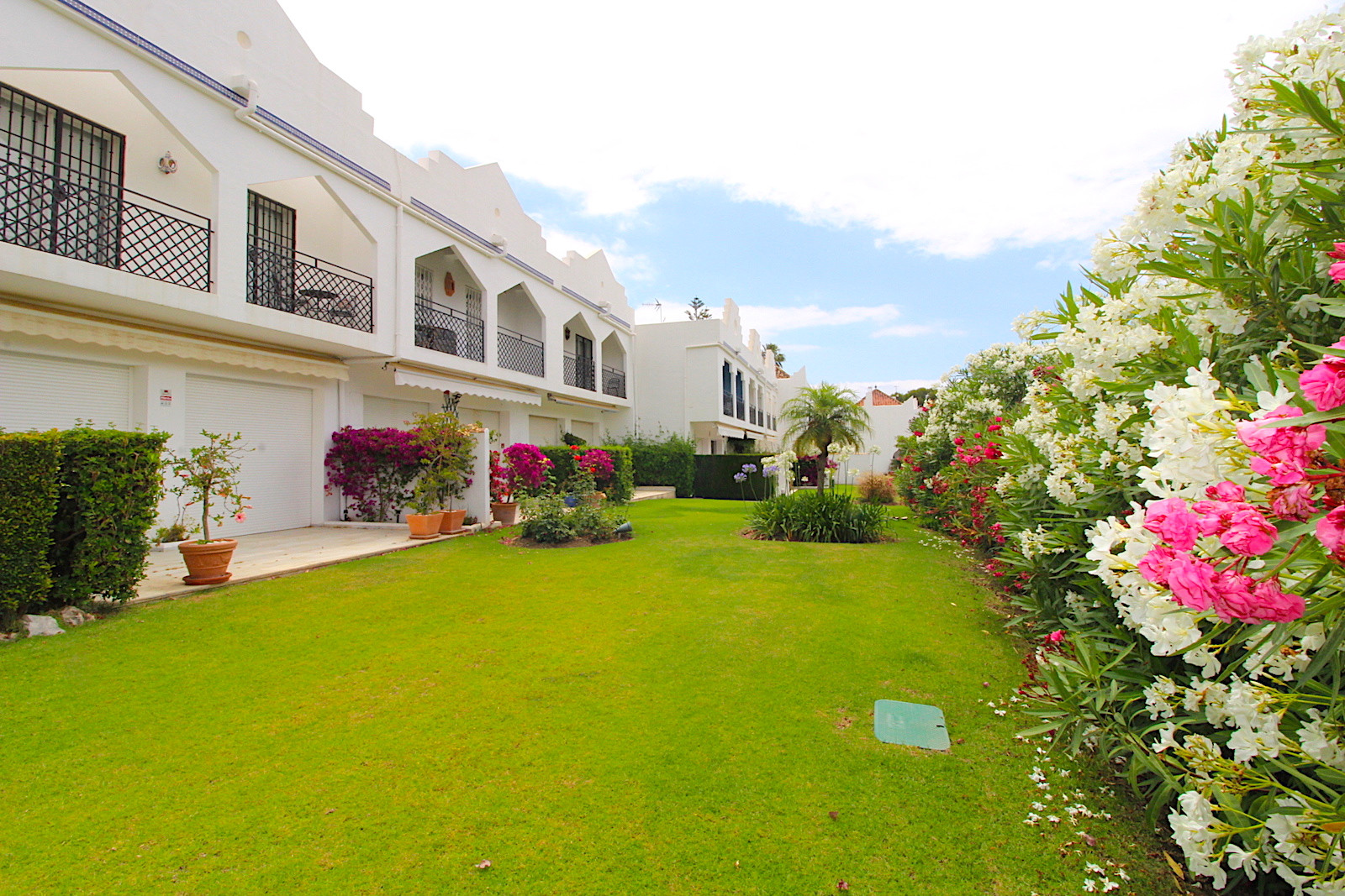 Image 1: Semi-detached House For sale, Nueva Andalucía, €895,000 [R5413072]