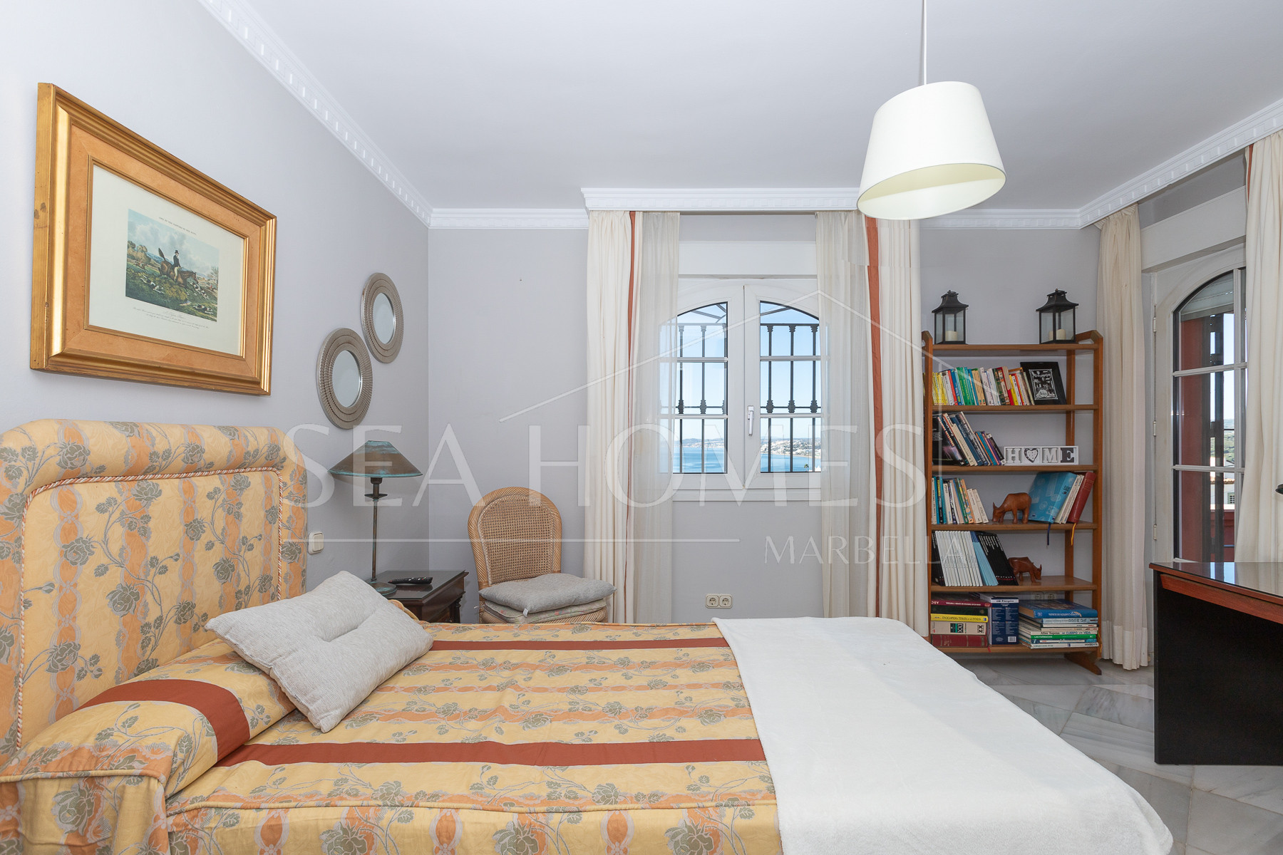 Villa with sea views in Seghers, Estepona