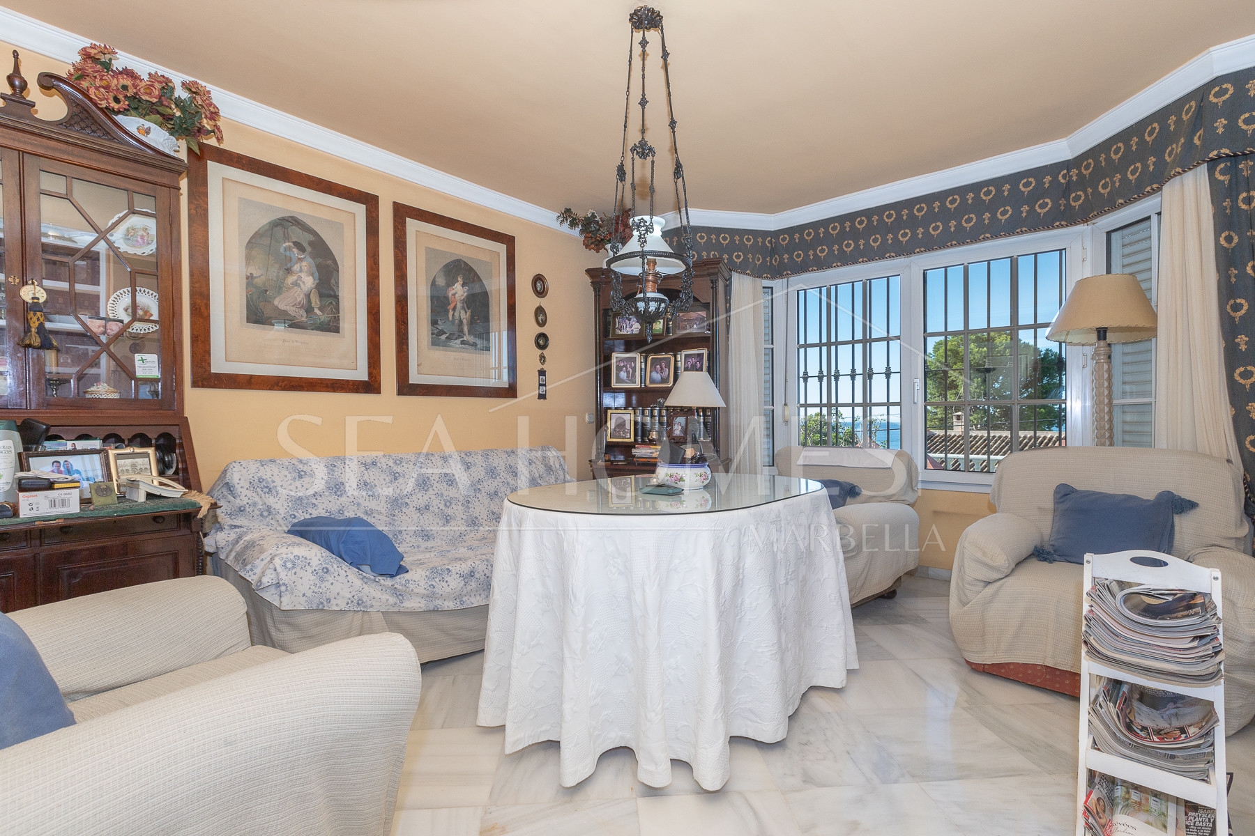 Villa with sea views in Seghers, Estepona