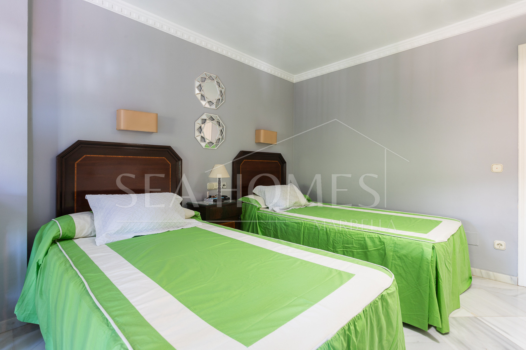 Villa with sea views in Seghers, Estepona