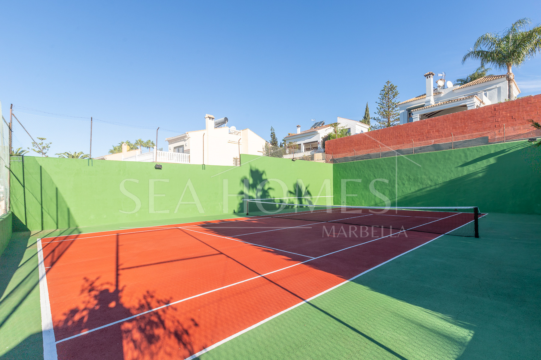 Villa with sea views in Seghers, Estepona