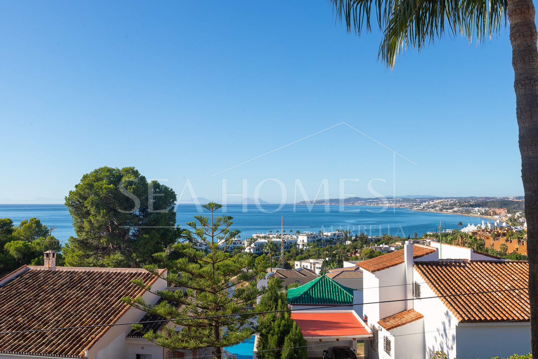 Villa with sea views in Seghers, Estepona