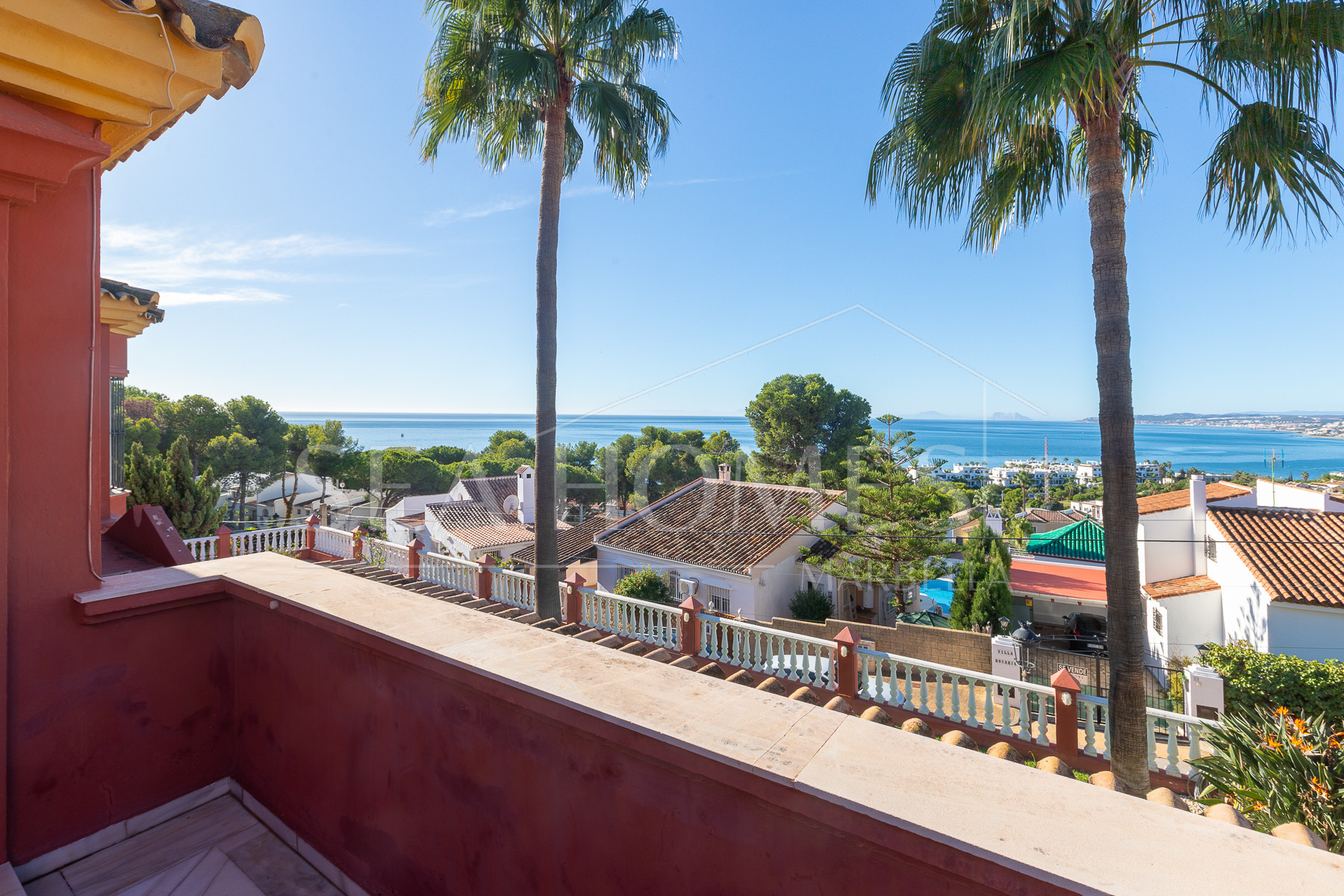 Villa with sea views in Seghers, Estepona