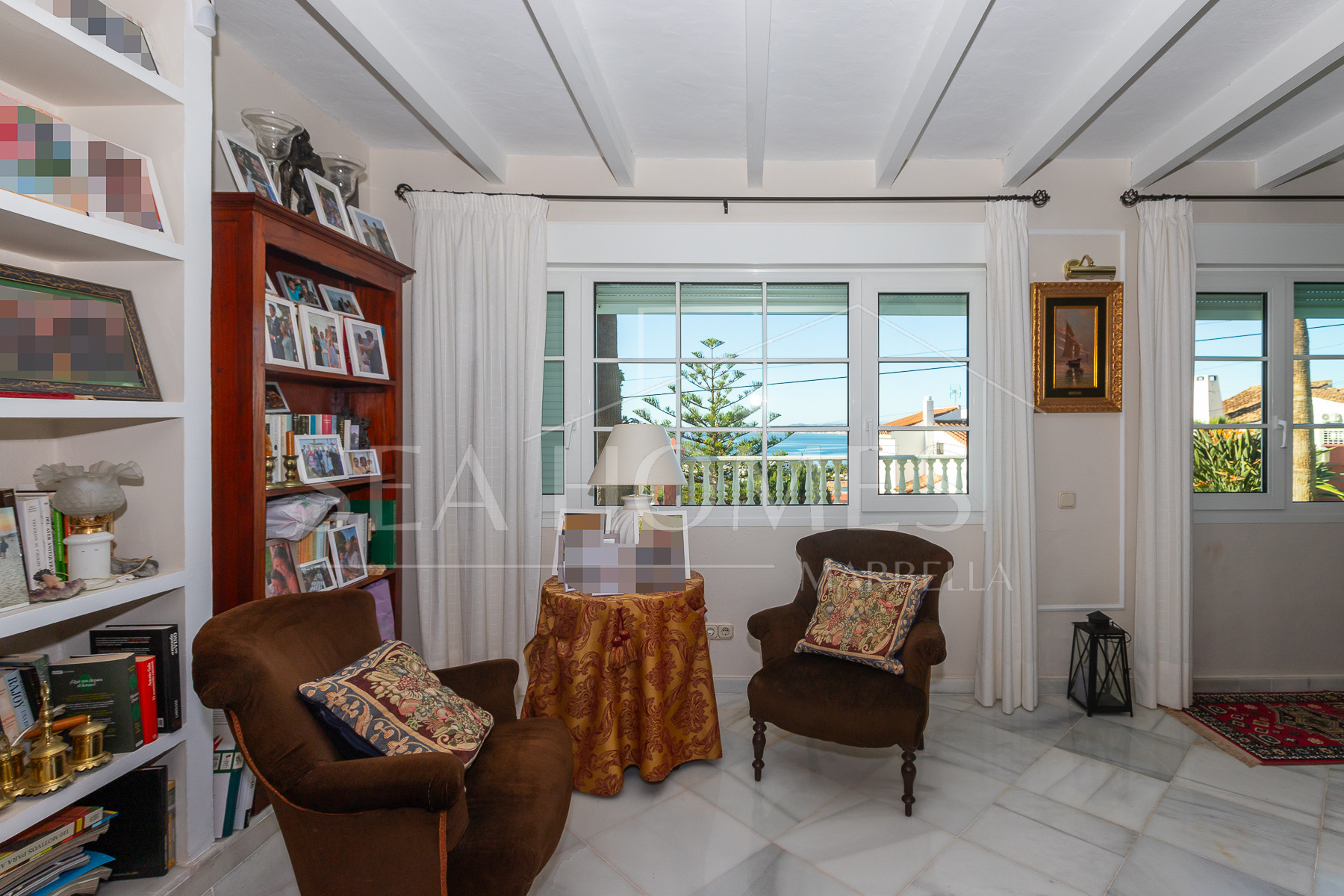 Villa with sea views in Seghers, Estepona