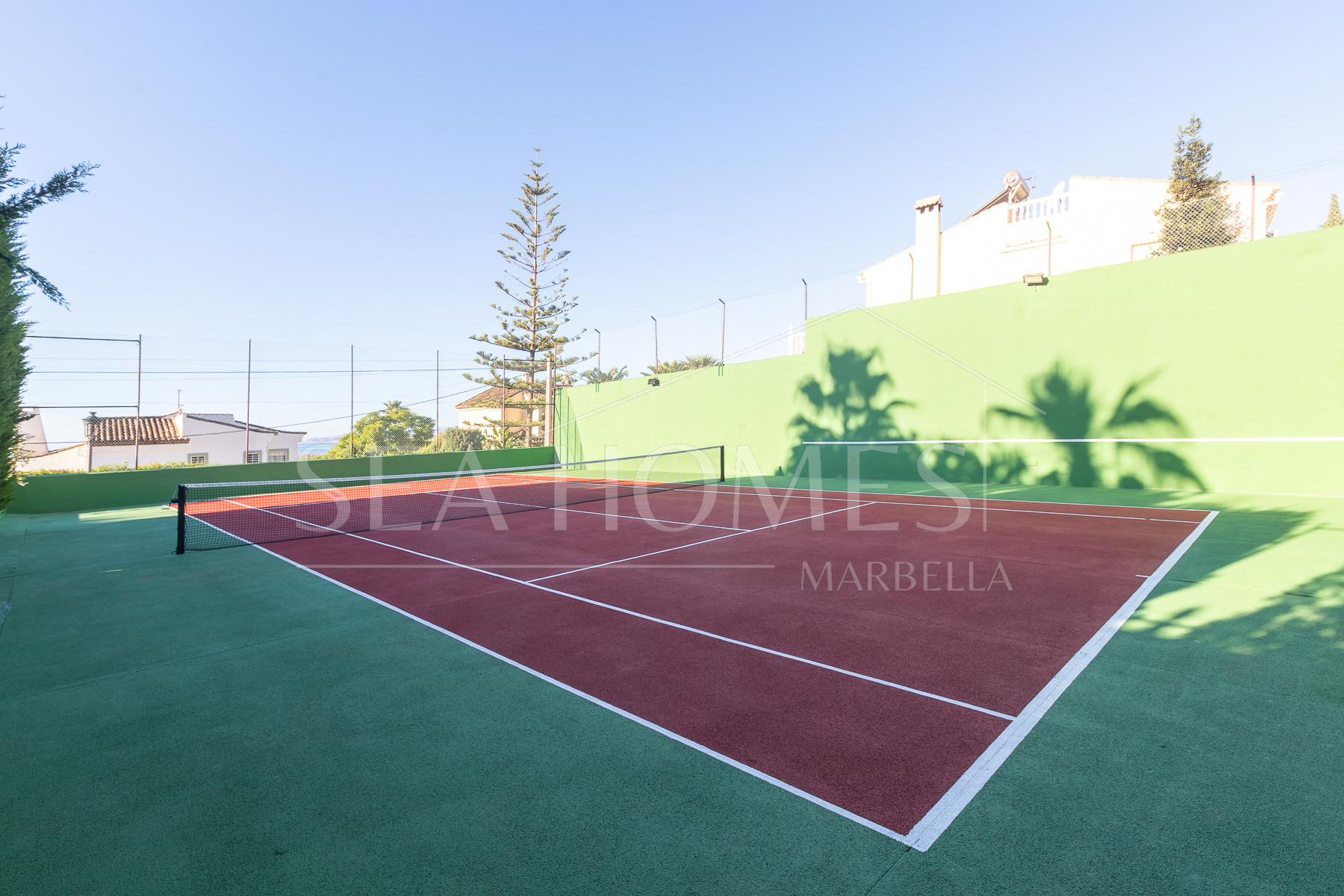 Villa with sea views in Seghers, Estepona