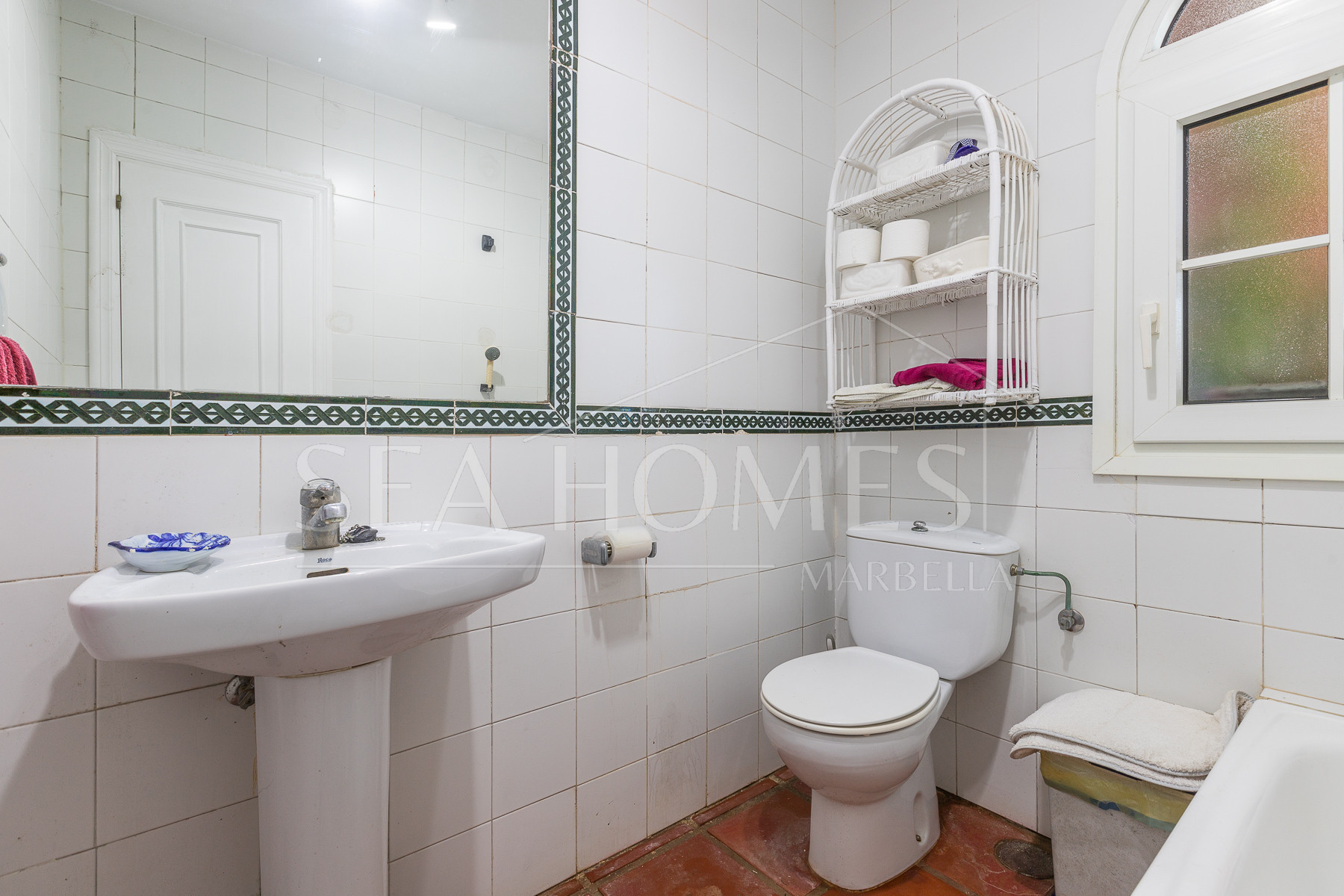 Villa with sea views in Seghers, Estepona