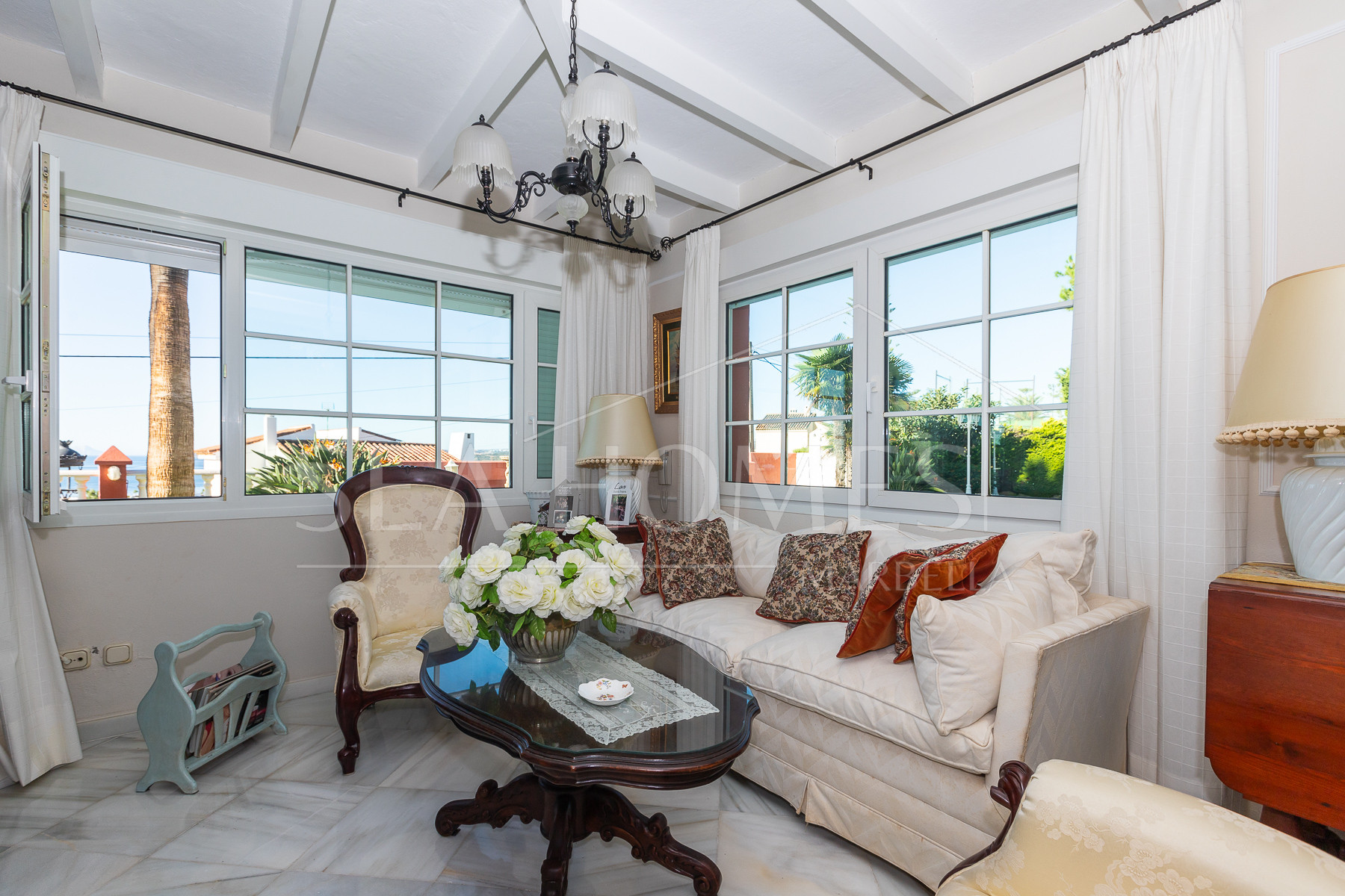 Villa with sea views in Seghers, Estepona