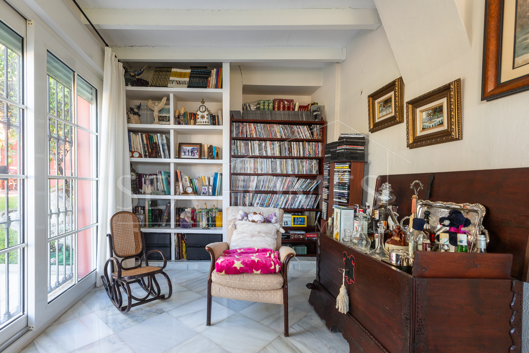 Villa with sea views in Seghers, Estepona