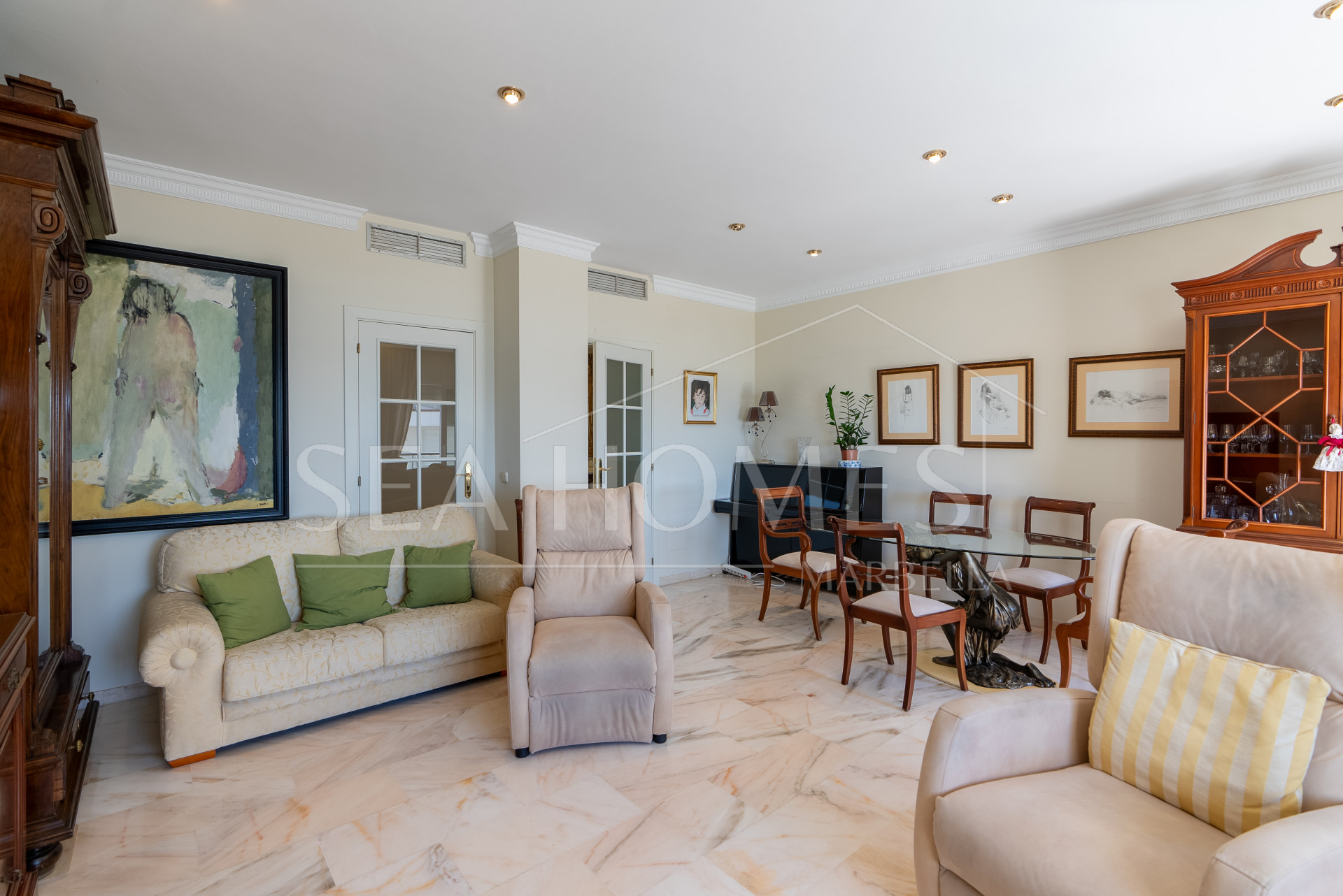 Apartment with sea views on Avenida España, Estepona