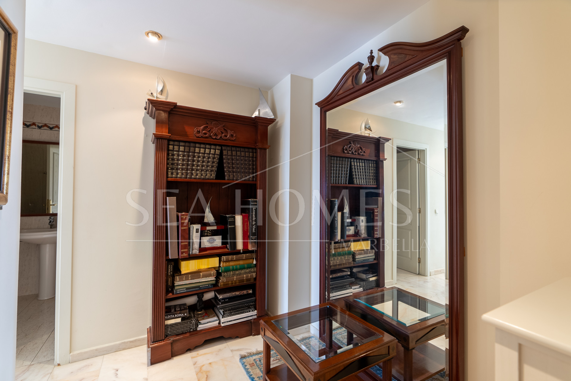 Apartment with sea views on Avenida España, Estepona