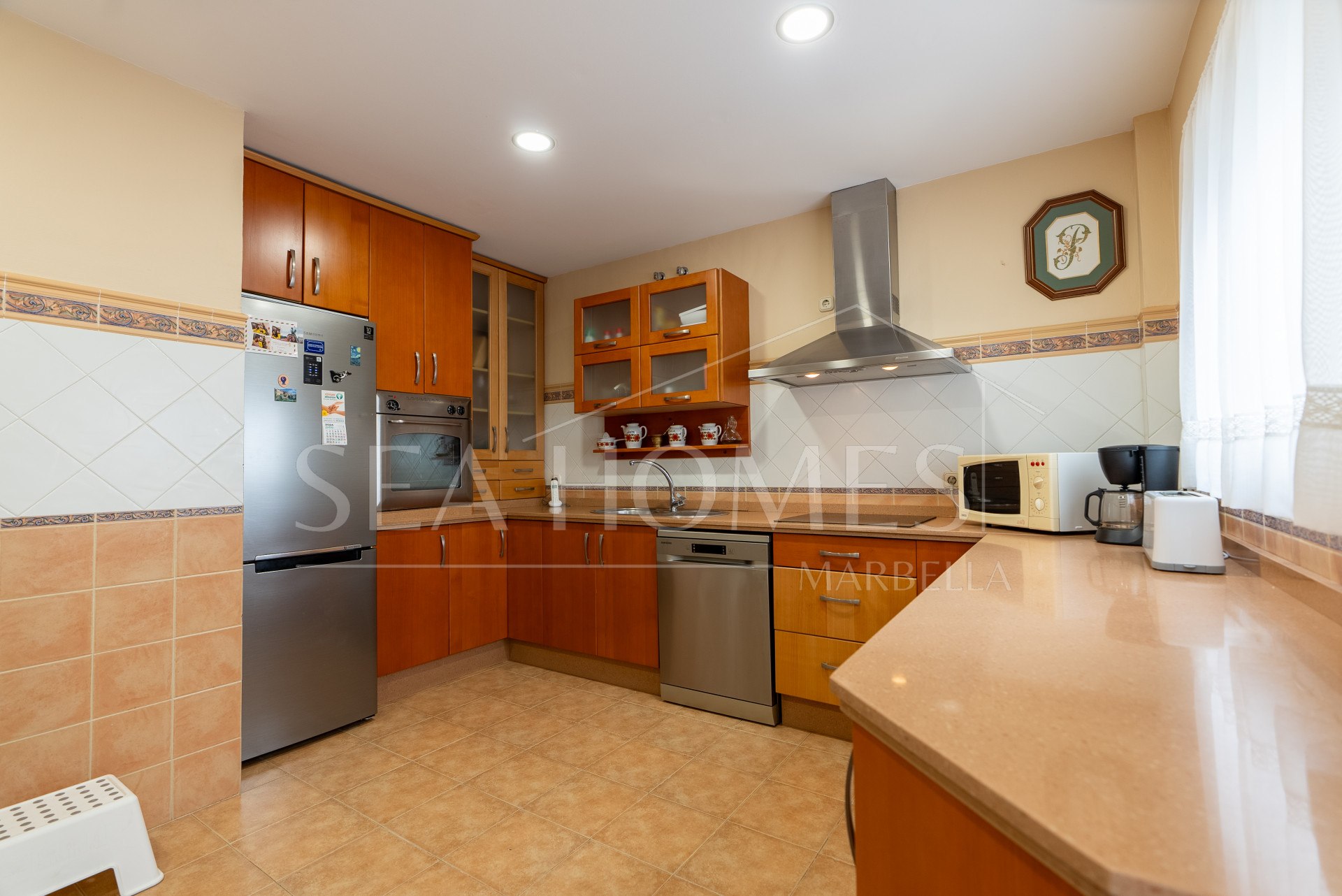 Apartment with sea views on Avenida España, Estepona