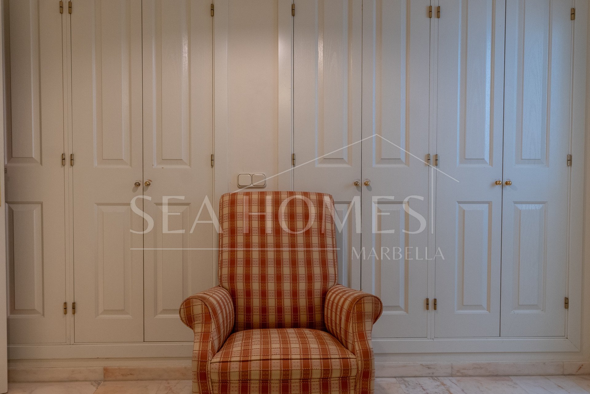 Apartment with sea views on Avenida España, Estepona