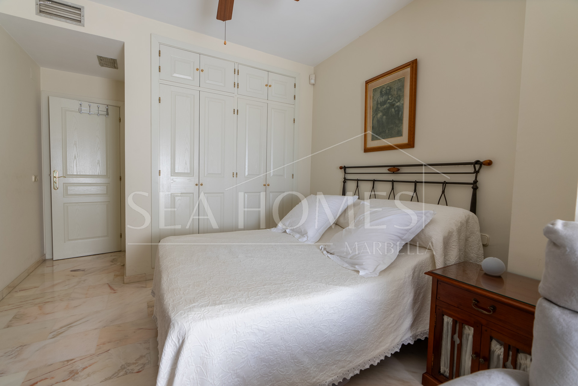 Apartment with sea views on Avenida España, Estepona