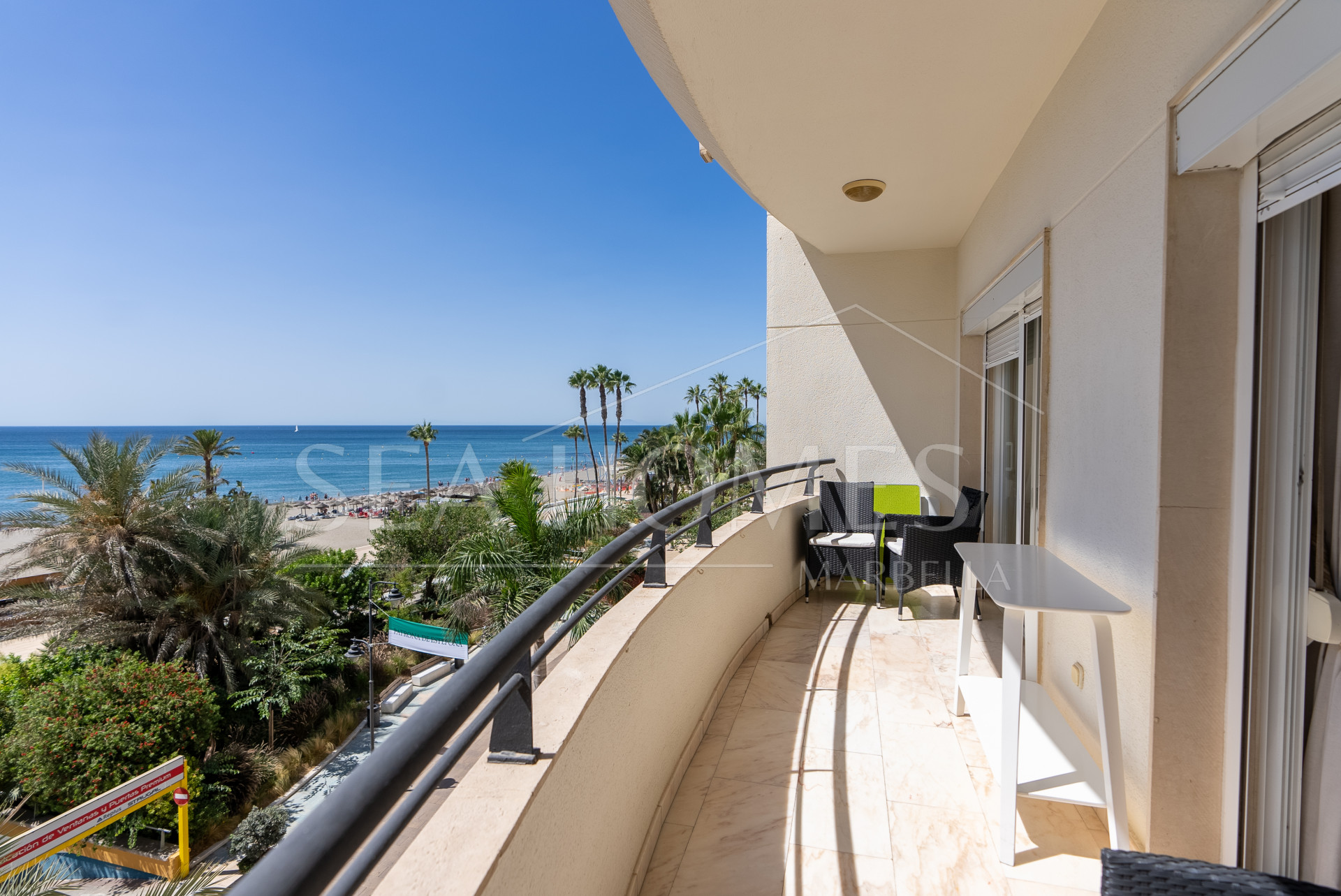 Apartment with sea views on Avenida España, Estepona