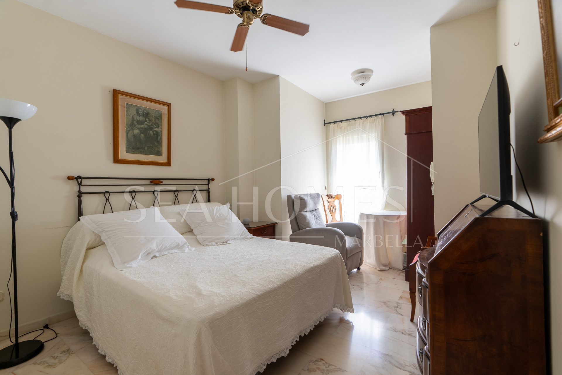 Apartment with sea views on Avenida España, Estepona