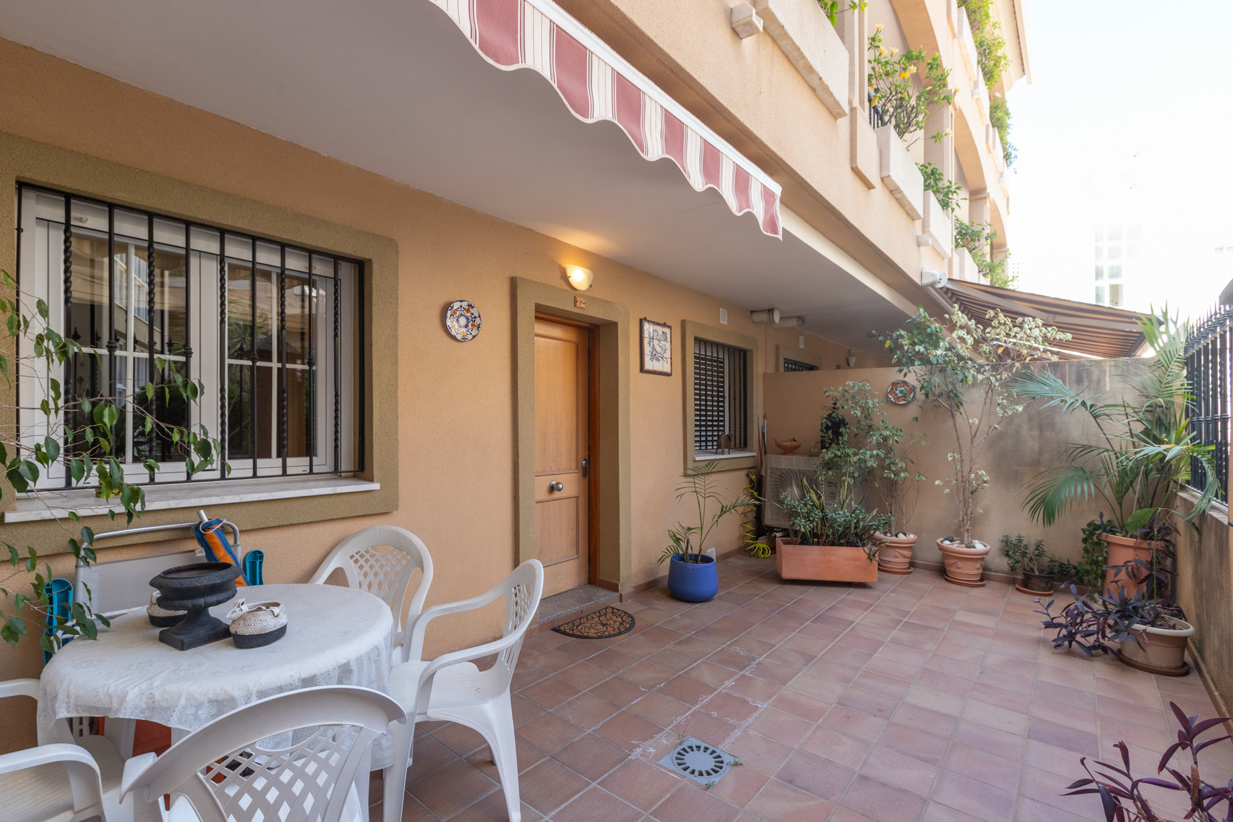 Apartment on the 2nd line of the beach