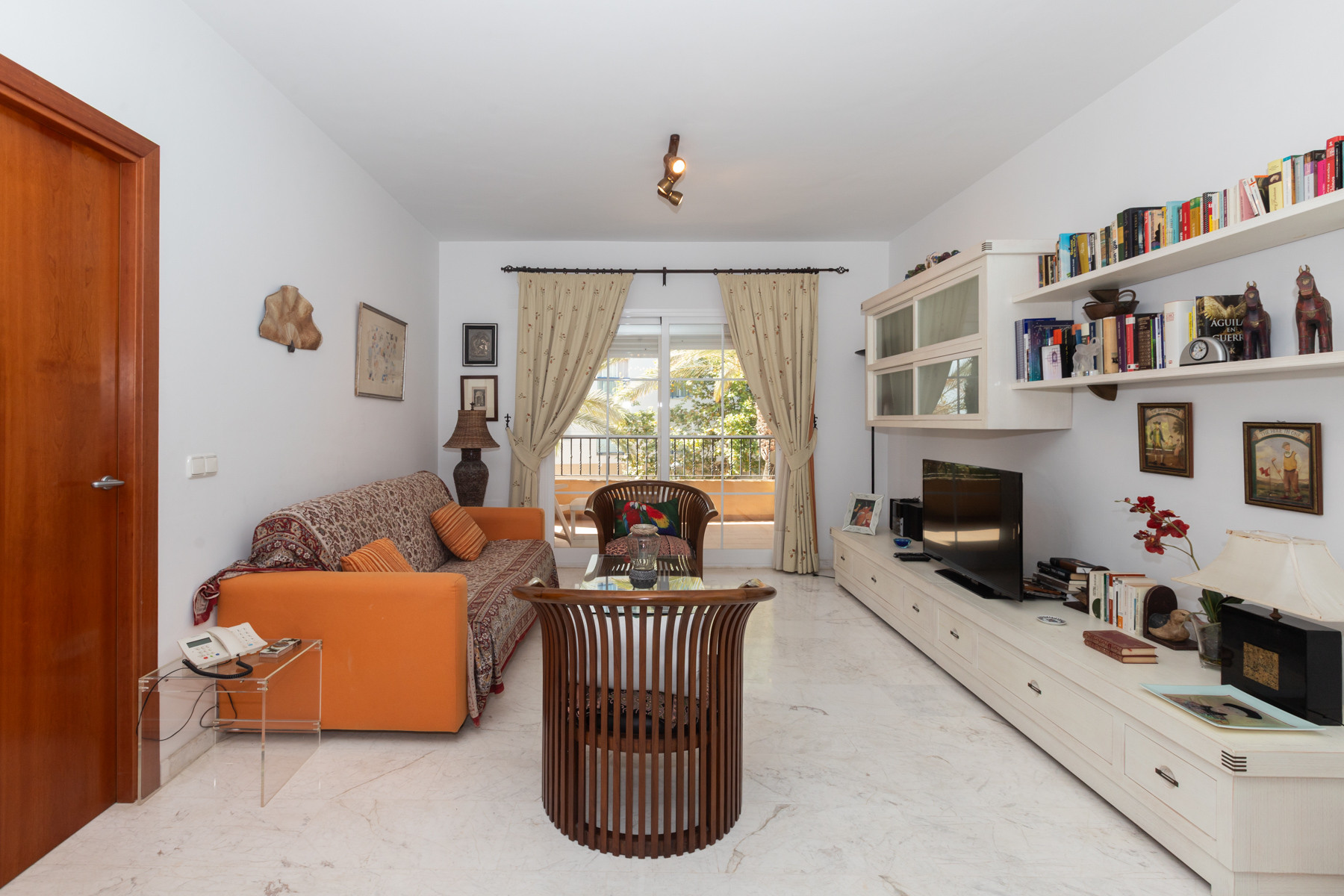 Apartment on the 2nd line of the beach