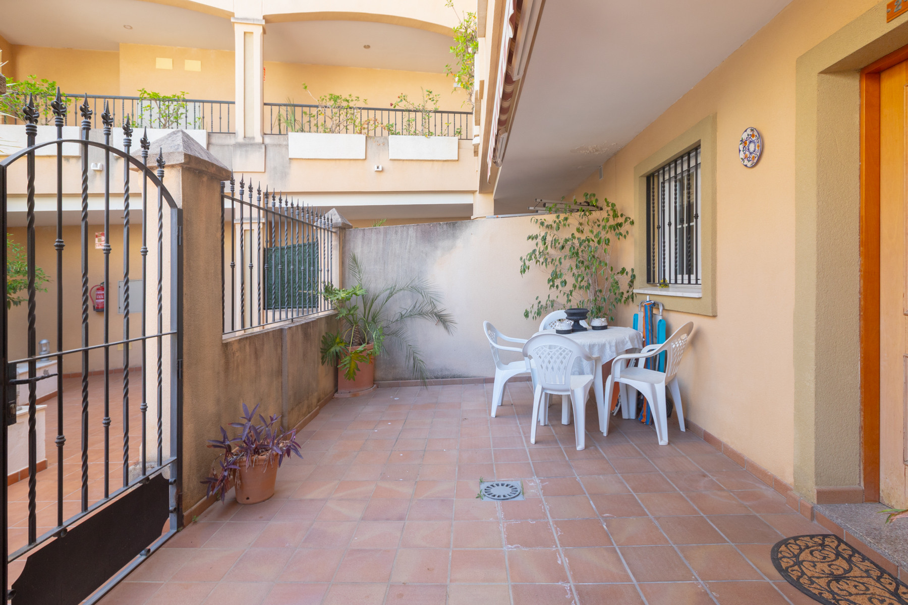 Apartment on the 2nd line of the beach