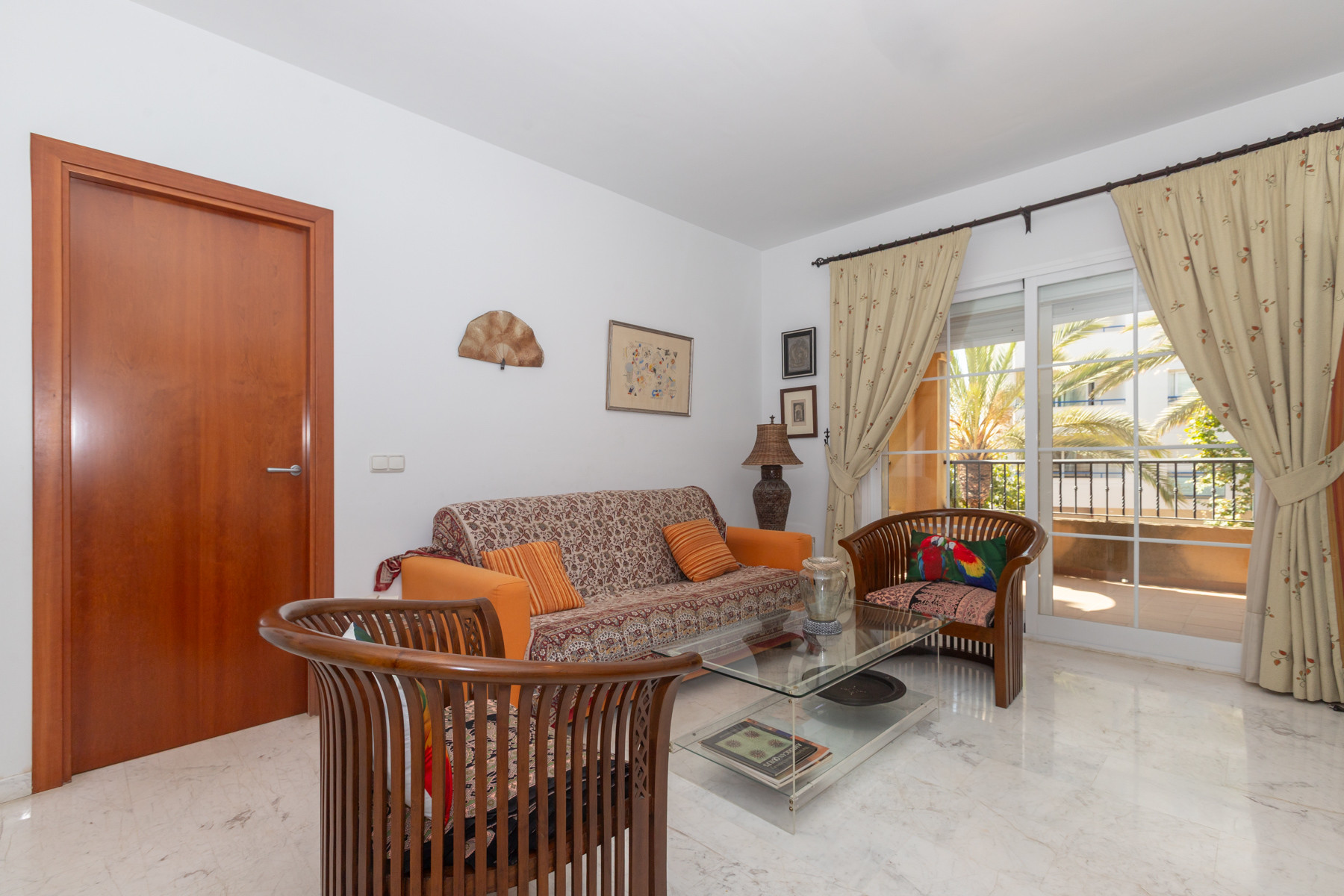 Apartment on the 2nd line of the beach