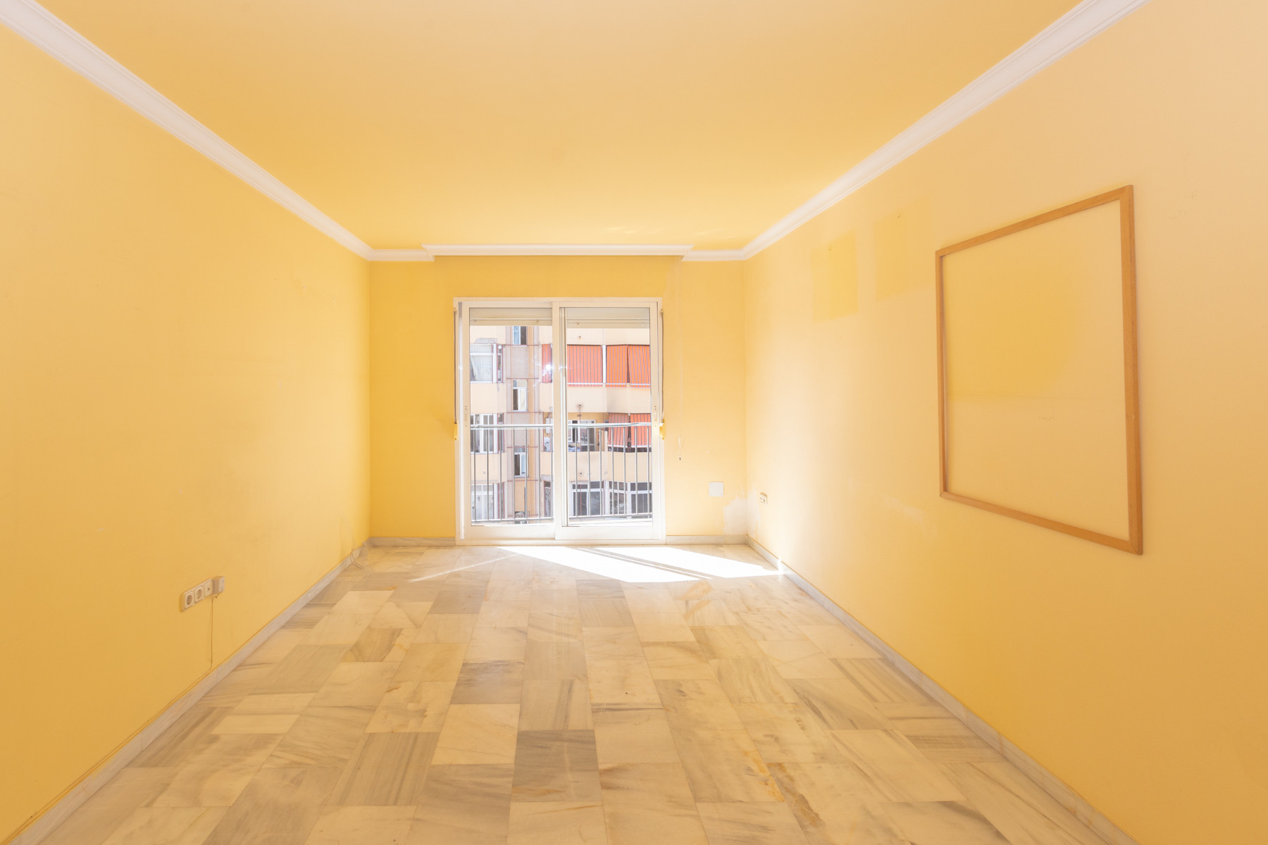 Bright, south-facing 90 m² exterior apartment in Fuengirola — photo 2