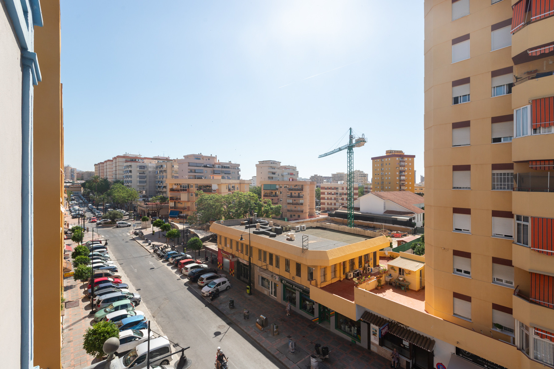 Bright, south-facing 90 m² exterior apartment in Fuengirola — photo 11
