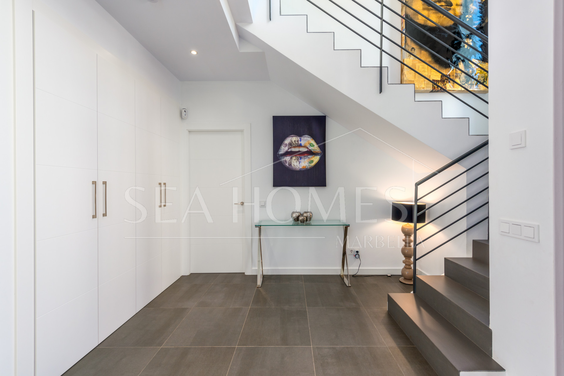 This contemporary four-bedroom detached villa, located in Atalaya Isdabe, is a perfect blend of comfort and luxury