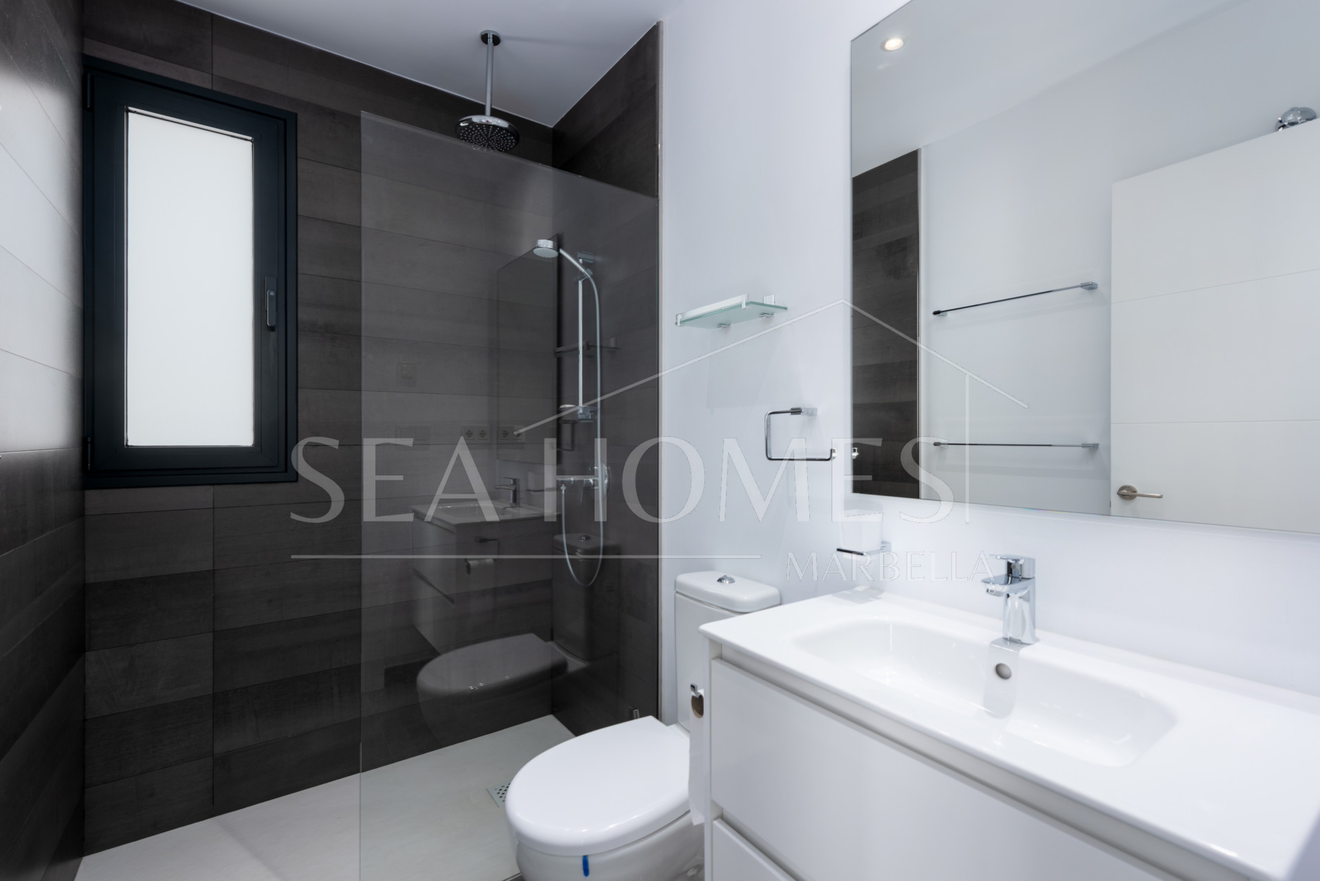 This contemporary four-bedroom detached villa, located in Atalaya Isdabe, is a perfect blend of comfort and luxury