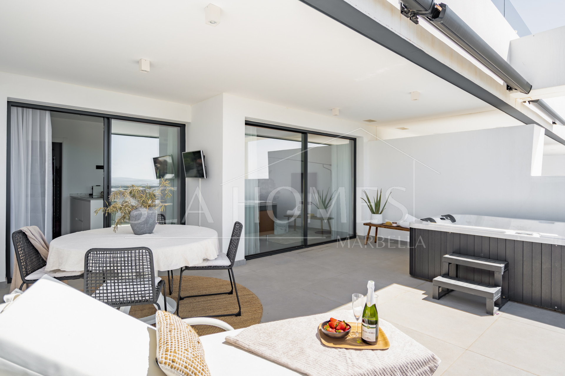 Exclusive Two-Bedroom Apartment in Mirador de Estepona Hills