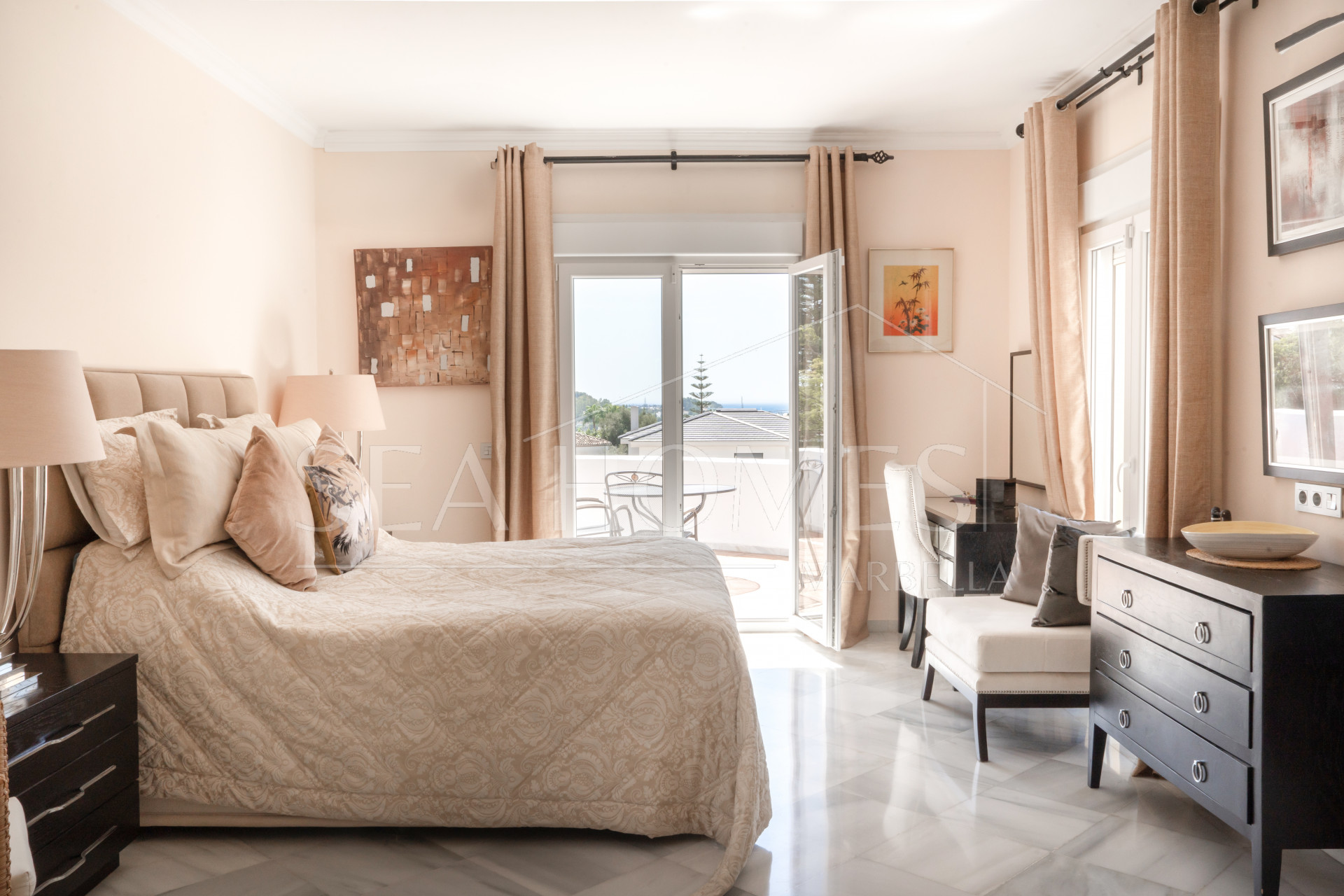 Villa Felisa - Detached Villa in El Paraiso Alto, Benahavis