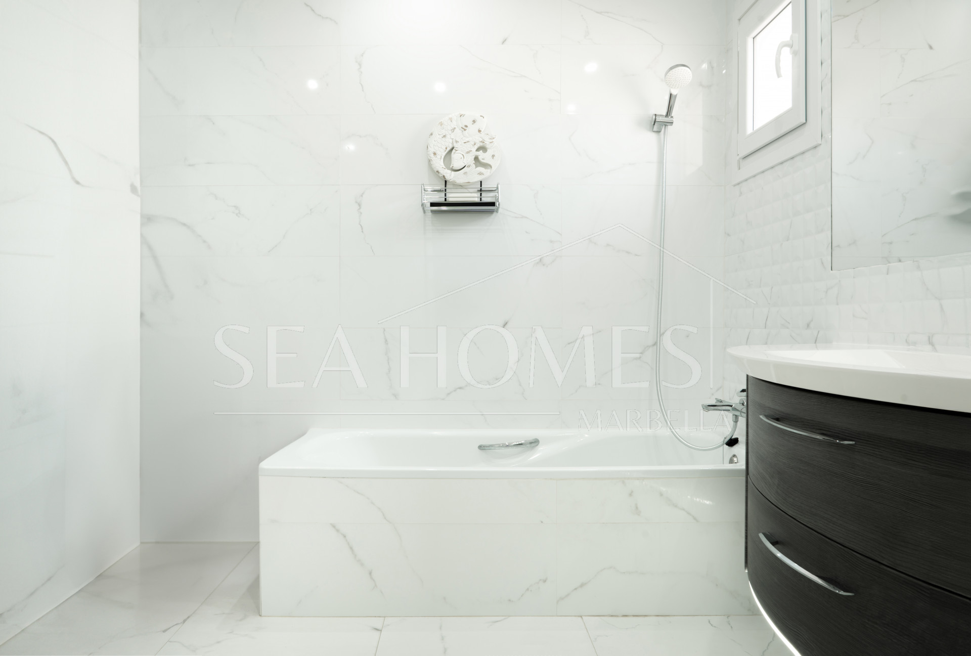 Villa Felisa - Detached Villa in El Paraiso Alto, Benahavis