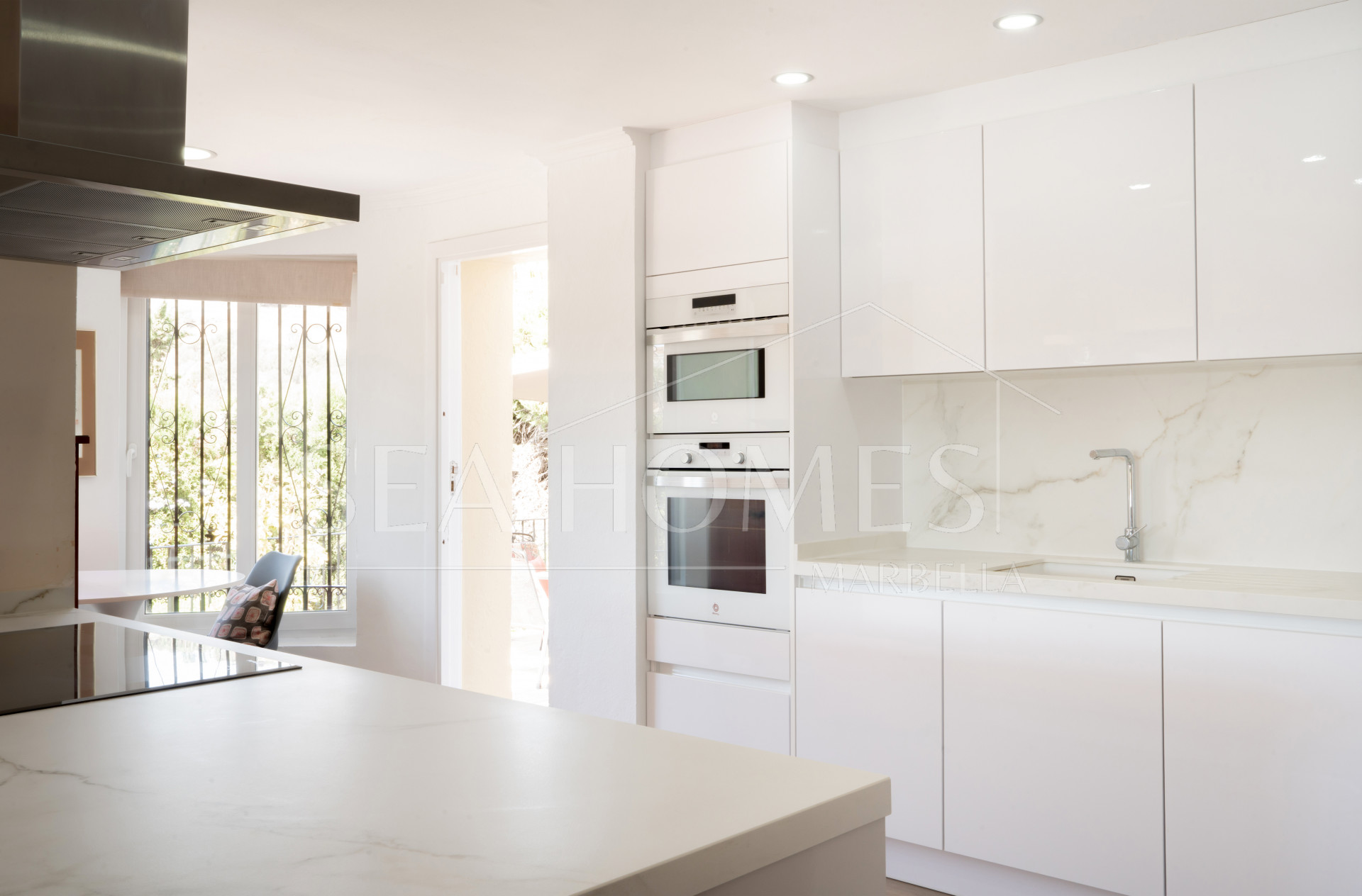 Villa Felisa - Detached Villa in El Paraiso Alto, Benahavis