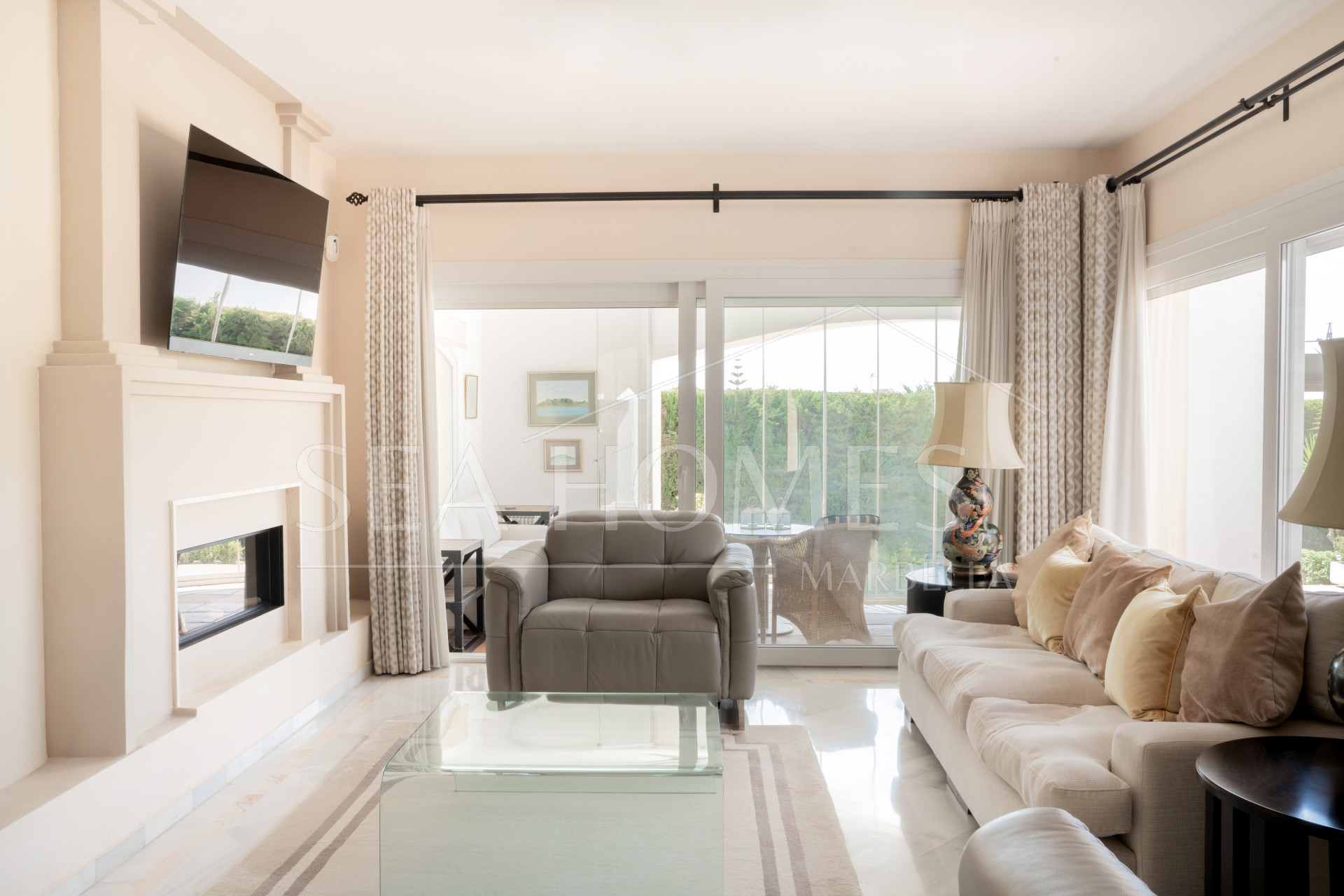 Villa Felisa - Detached Villa in El Paraiso Alto, Benahavis