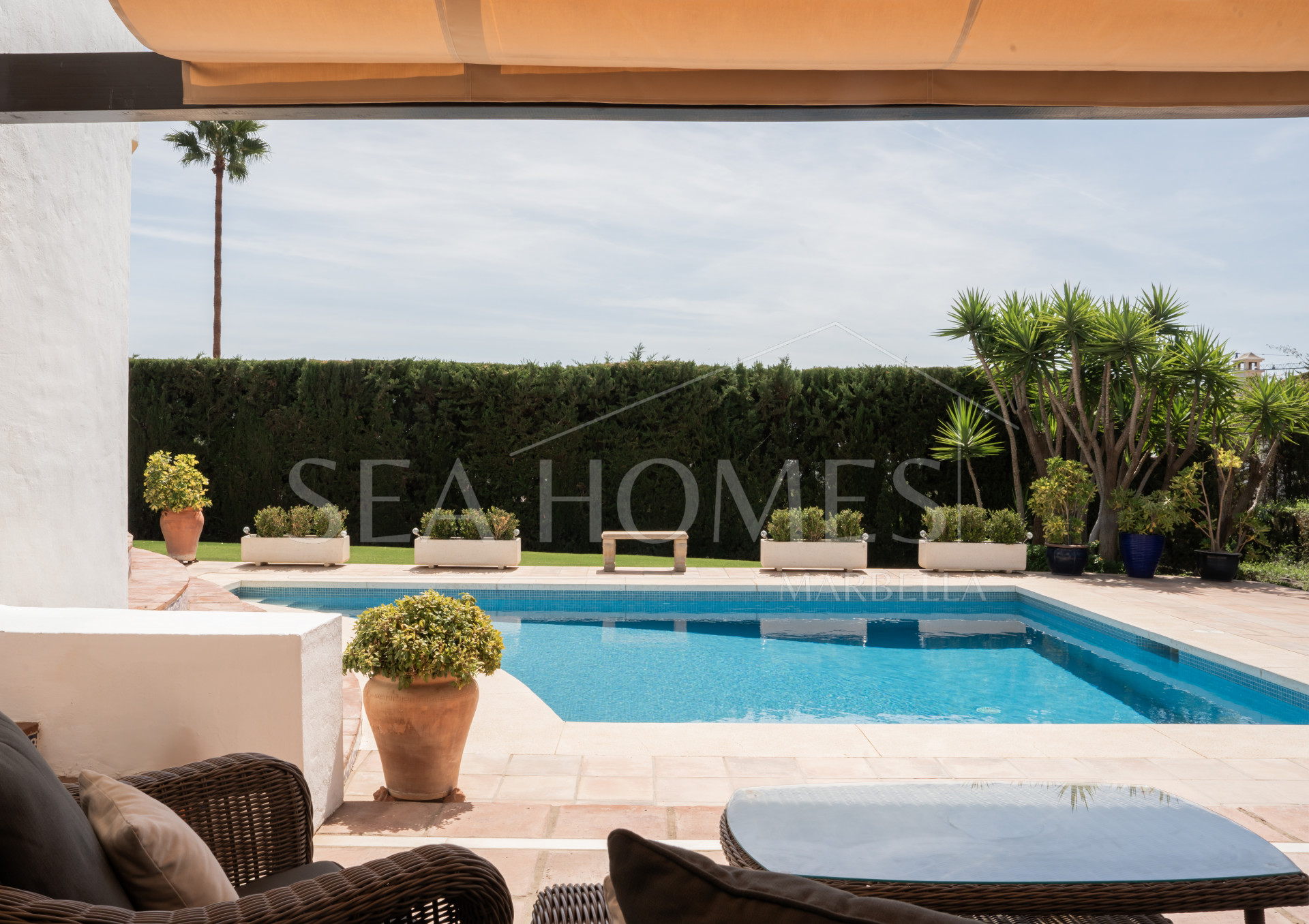 Villa Felisa - Detached Villa in El Paraiso Alto, Benahavis